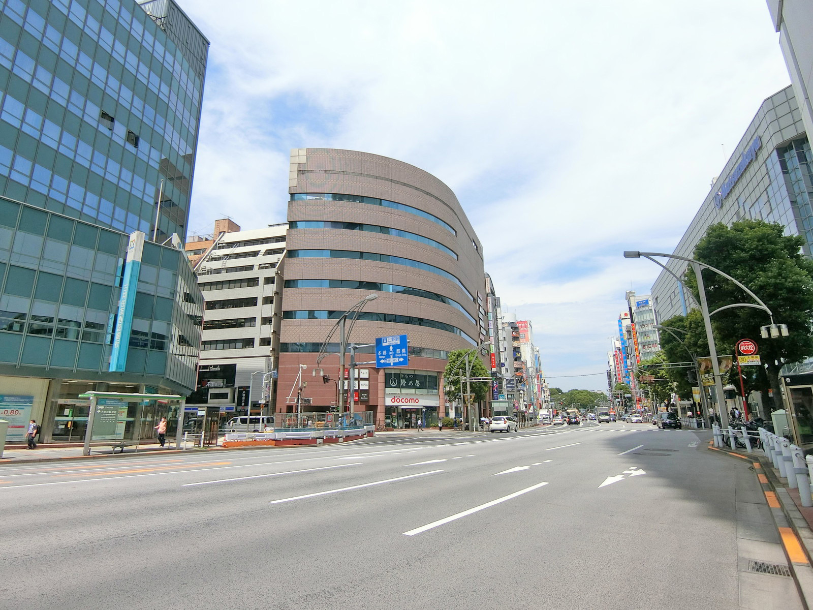 上野フロンティアタワーは中央通り沿いに立地