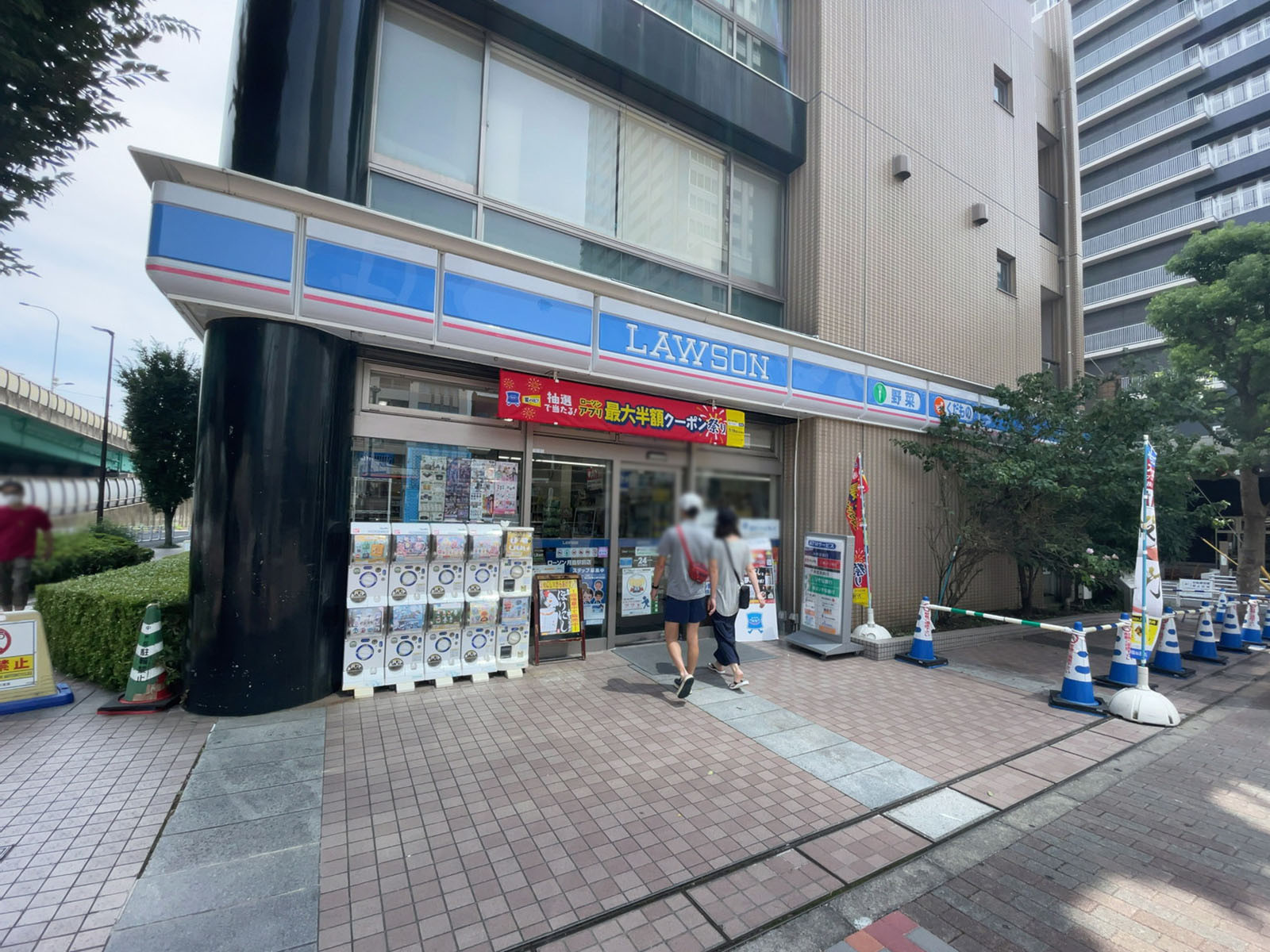 徒歩2分のローソン 月島駅前店