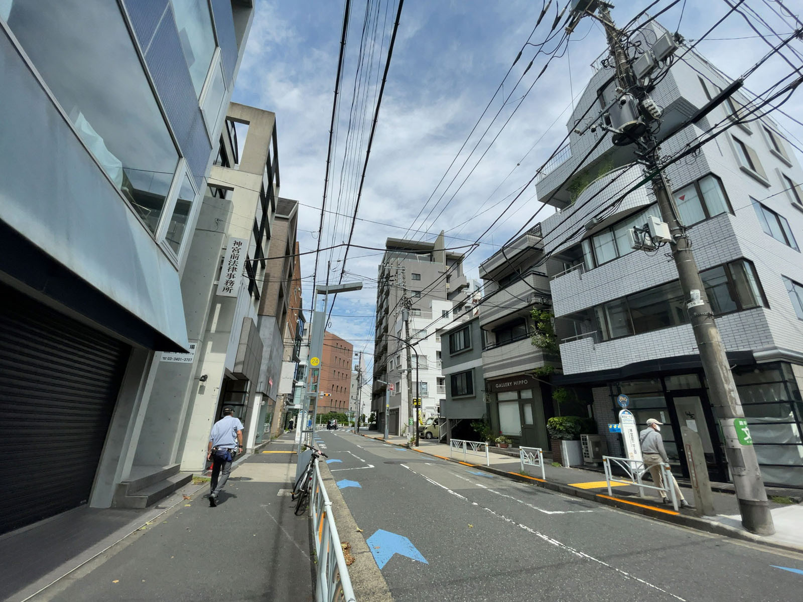 原宿ドレスビル前面の通り