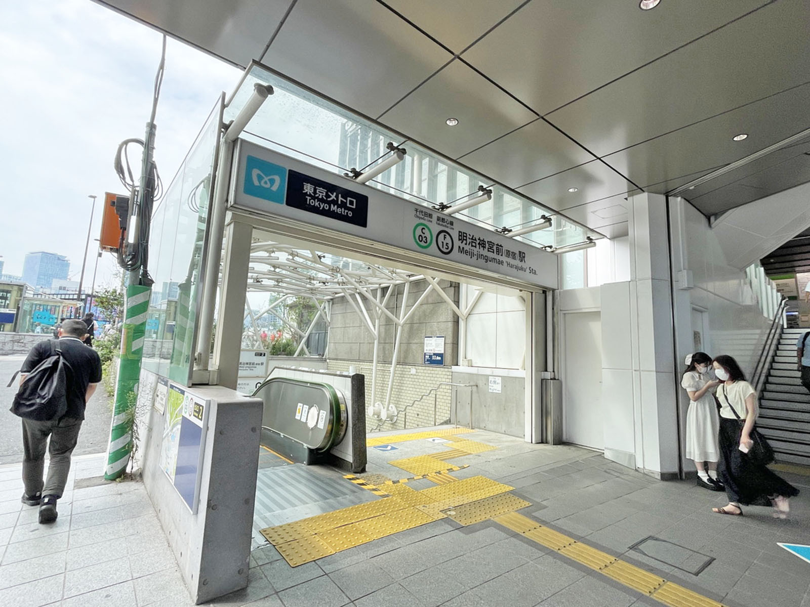最寄りの「明治神宮前駅」
