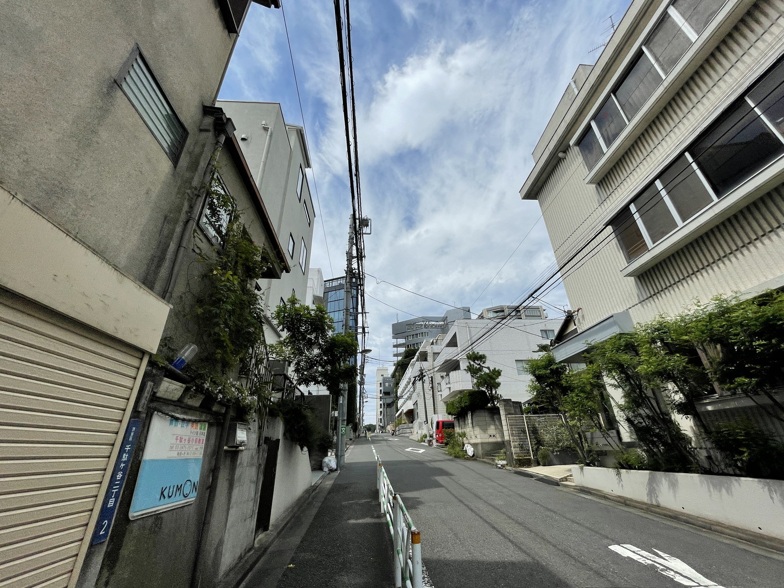 ビラカピア前面の通り