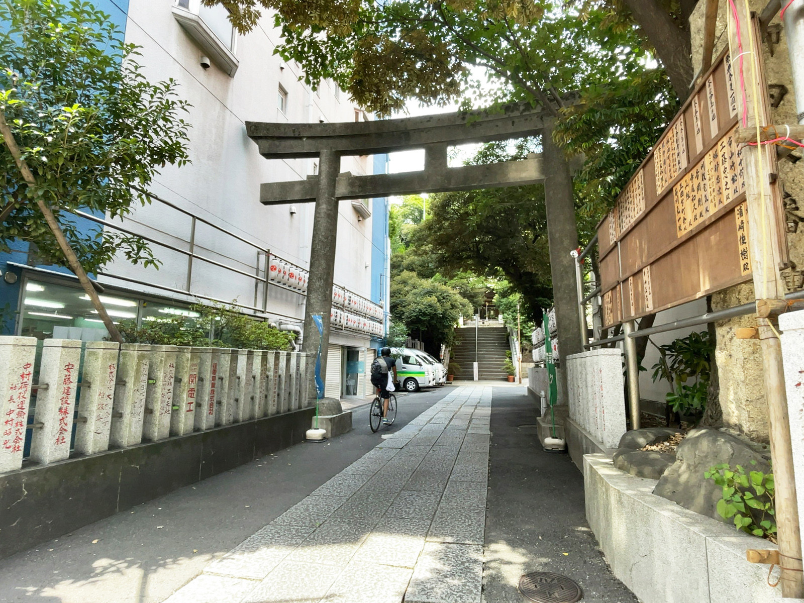 付近の五光稲荷神社