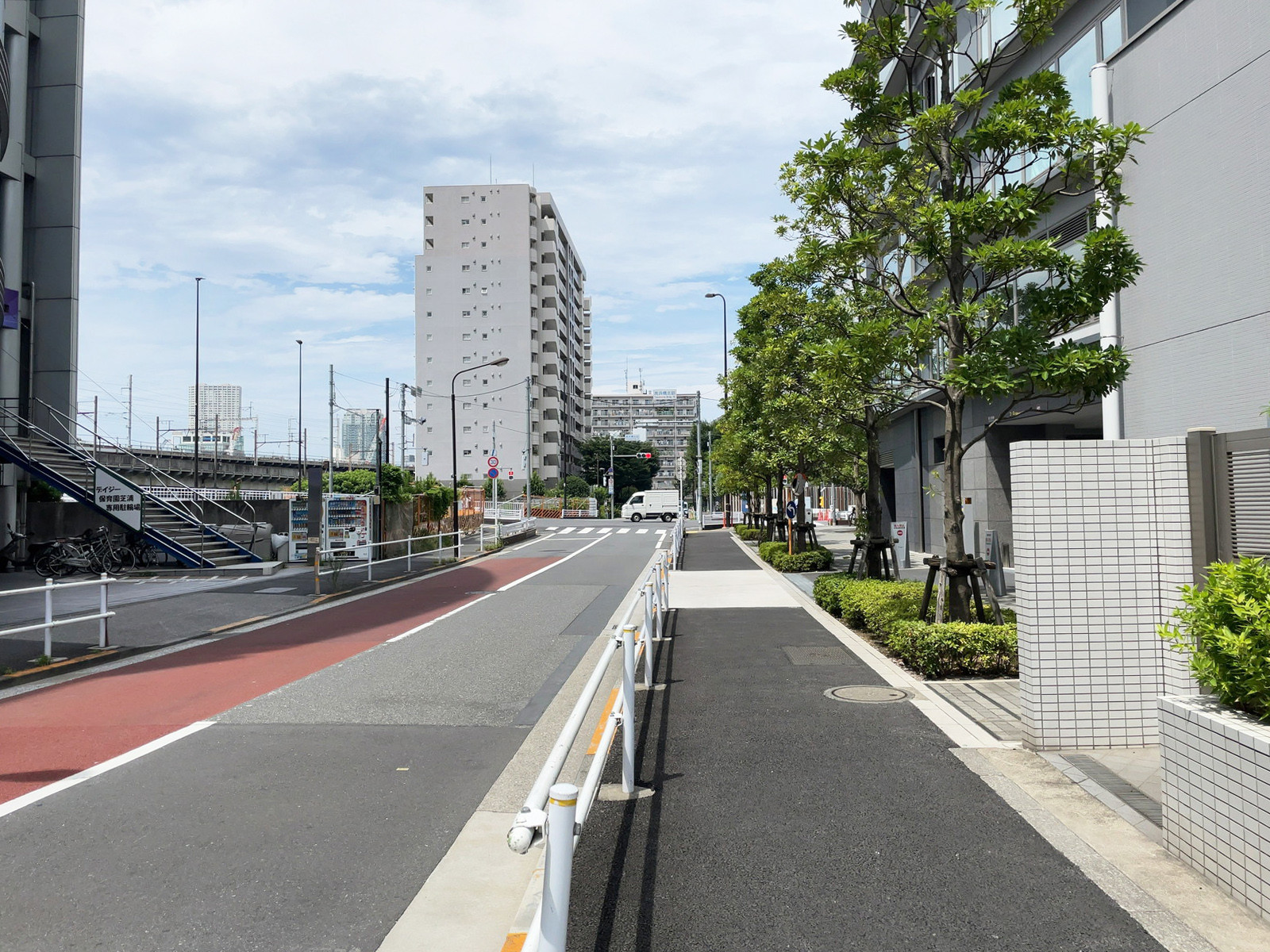 芝浦NAビル前面の通り