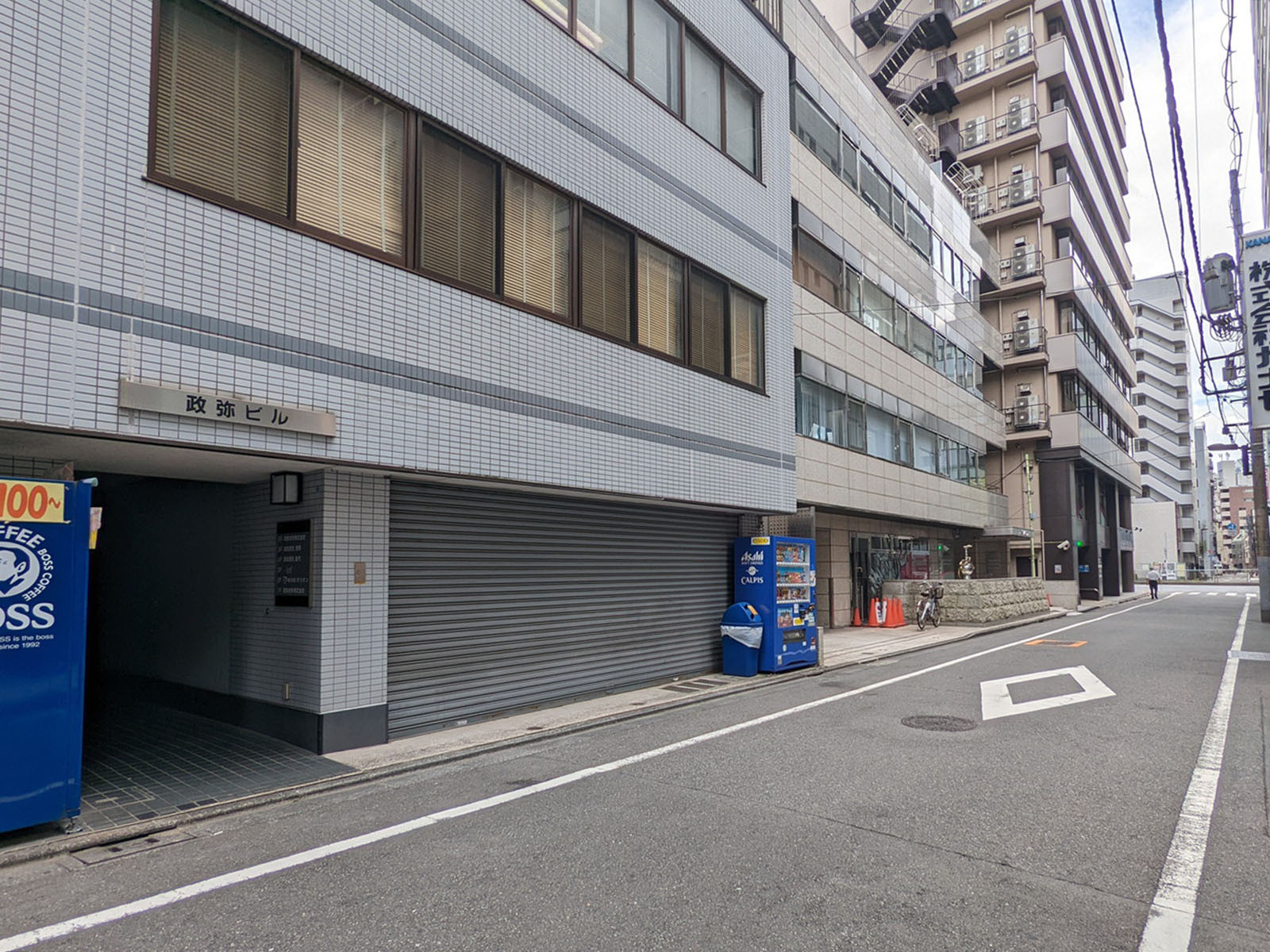 政弥ビル前面の通り