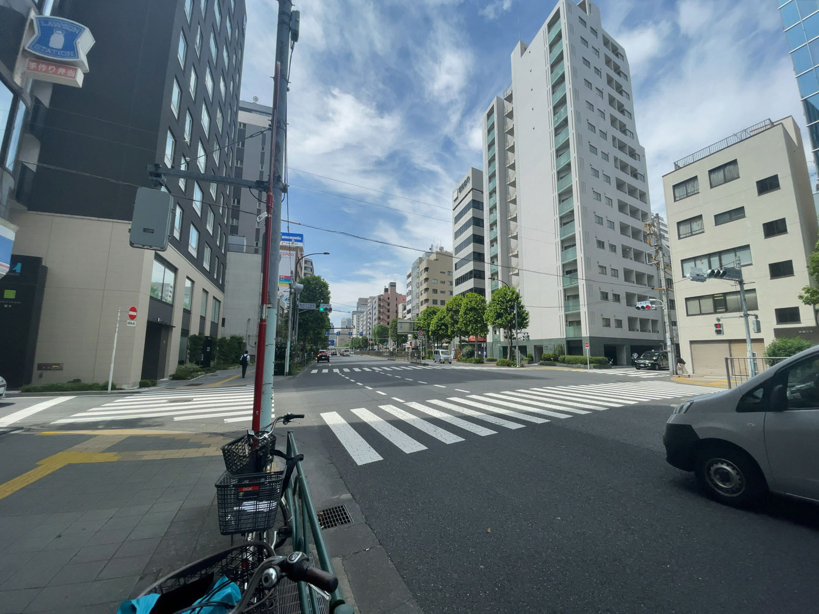 Shinto GINZA EAST前面の新大橋通り