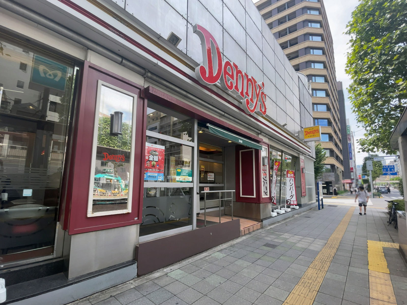 徒歩2分のデニーズ築地店