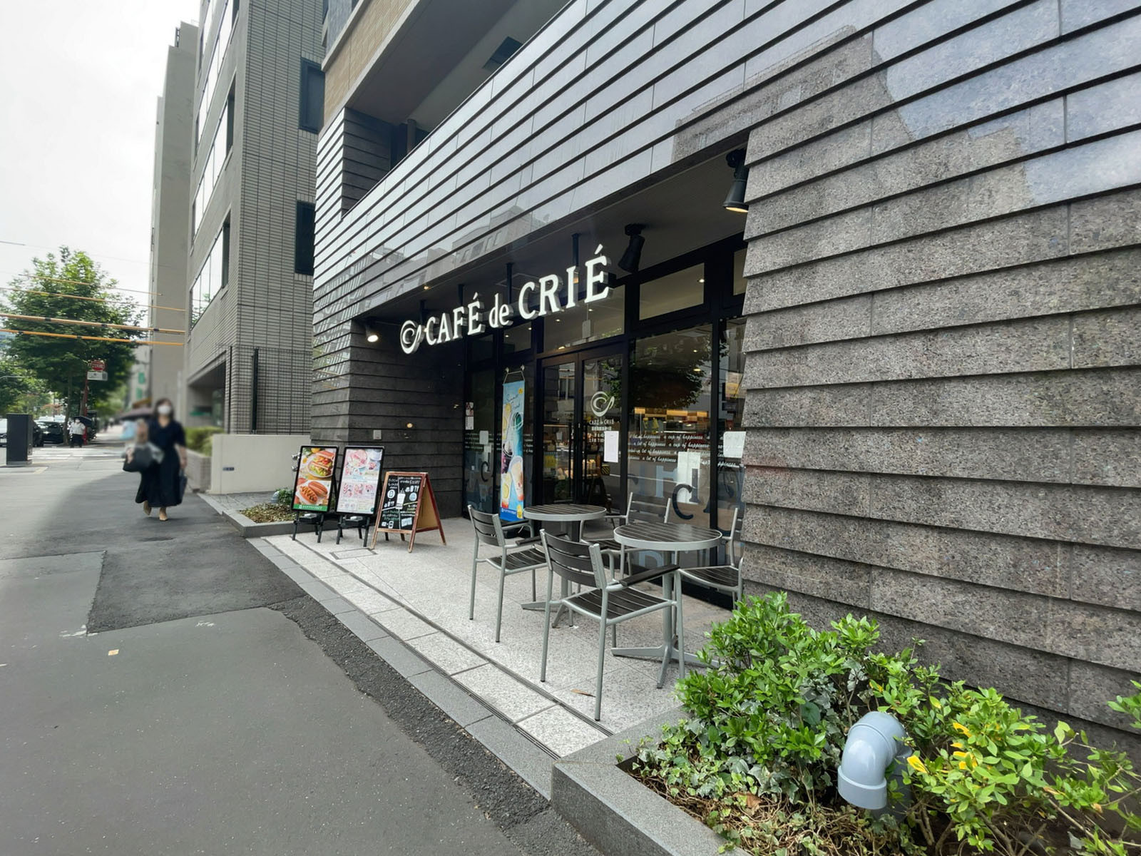 徒歩1分のカフェ・ド・クリエ築地聖路加通り店