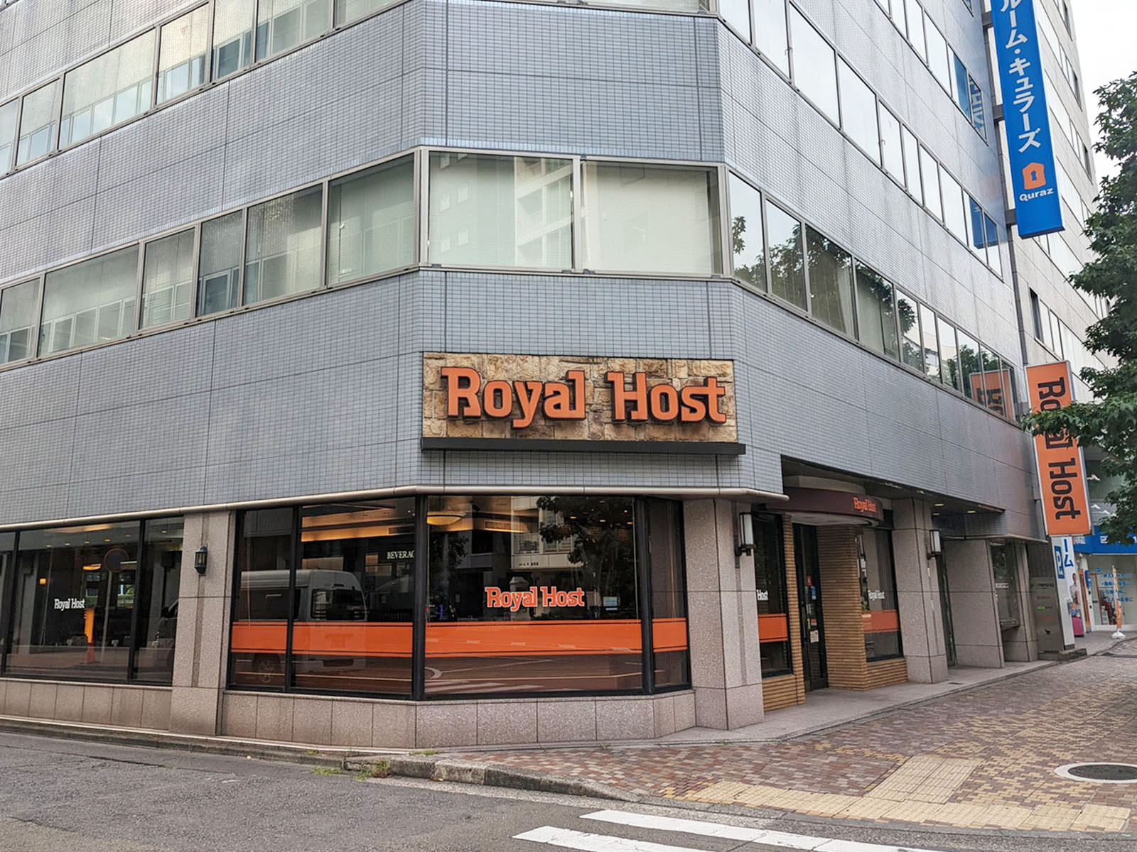 付近のロイヤルホスト馬車道店