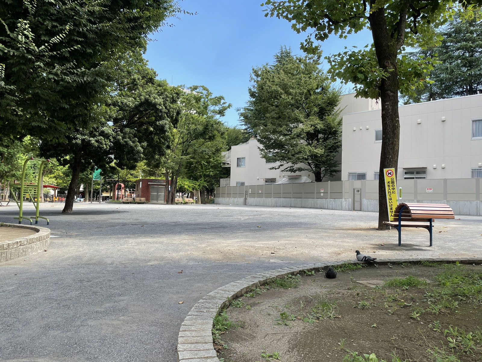 近くの新宿区立鶴巻南公園