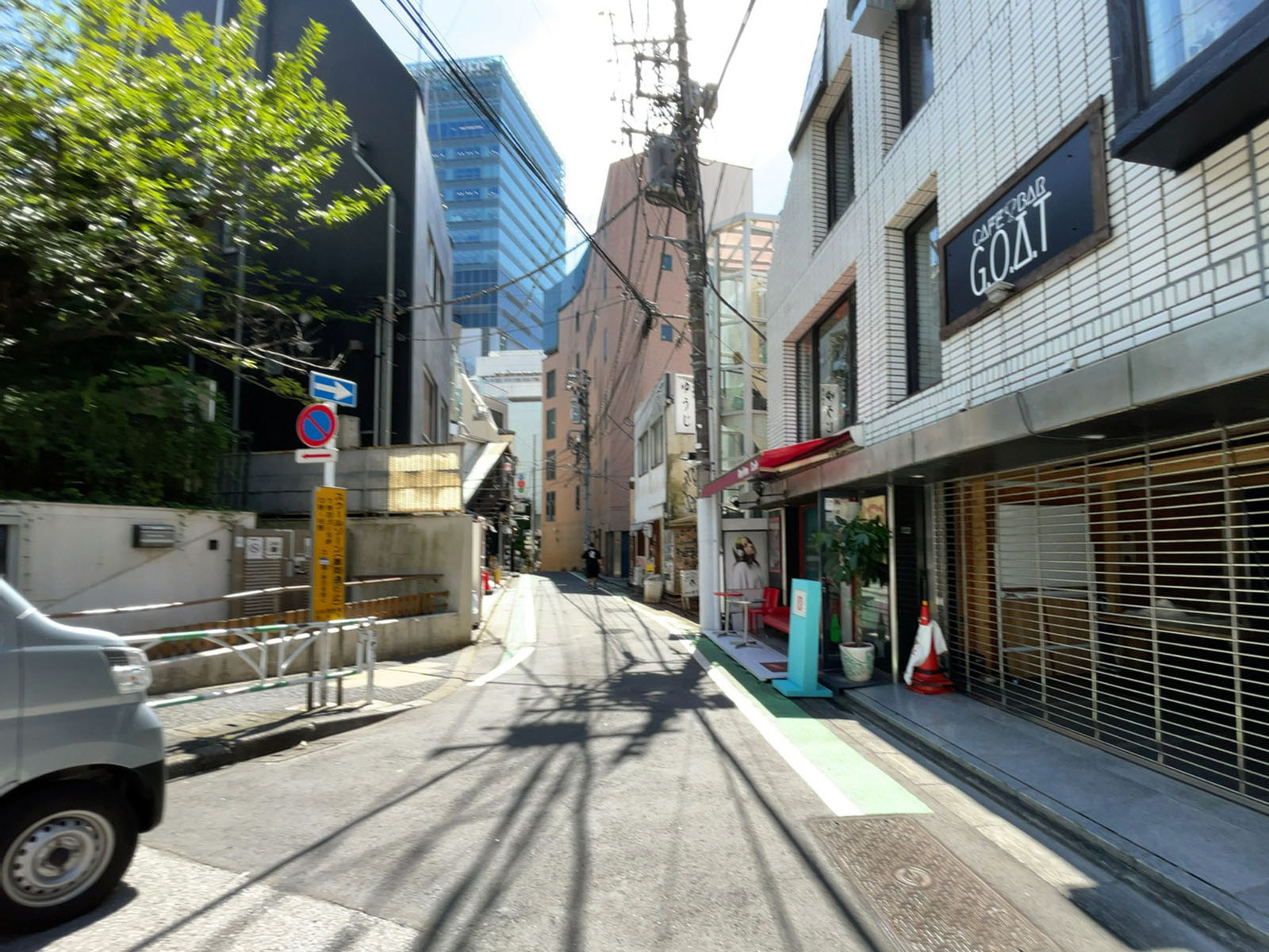 柳光ビル別館前面の通り