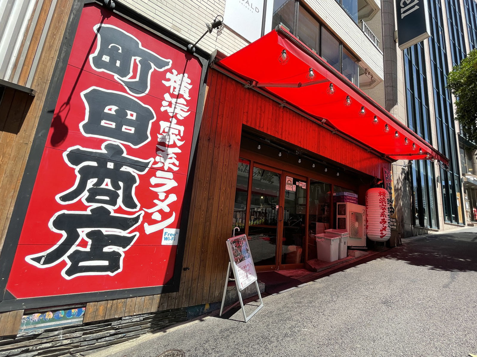 徒歩圏内には飲食店が点在