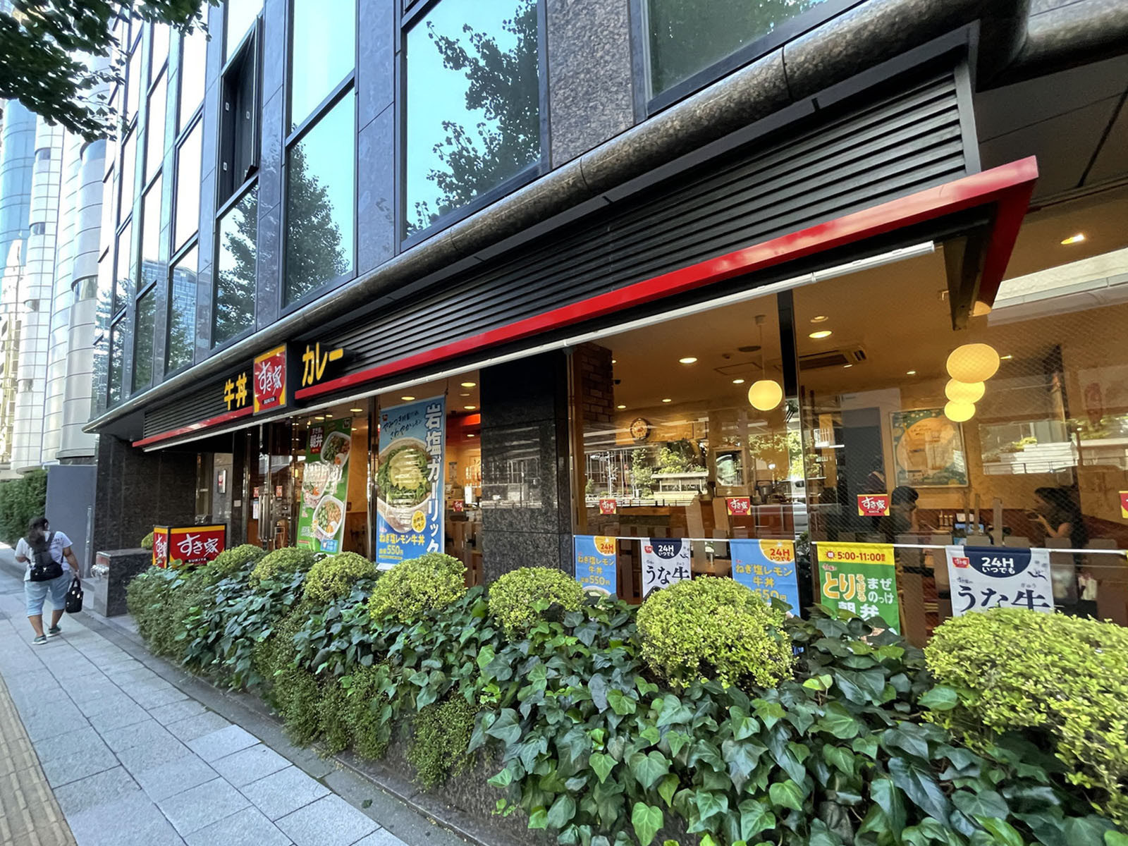 徒歩1分のすき家 渋谷南平台店