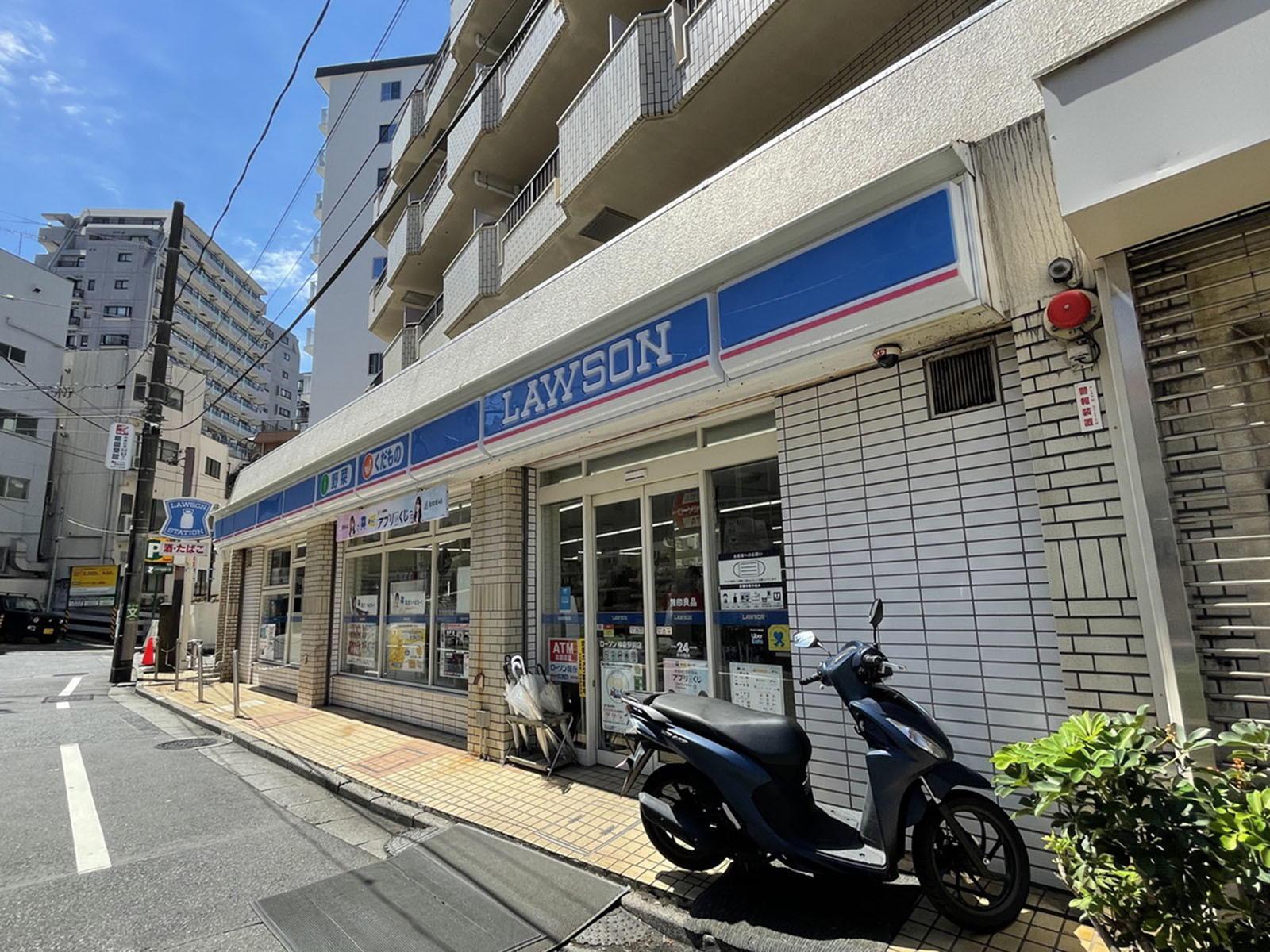 徒歩3分のローソン 神泉駅前店