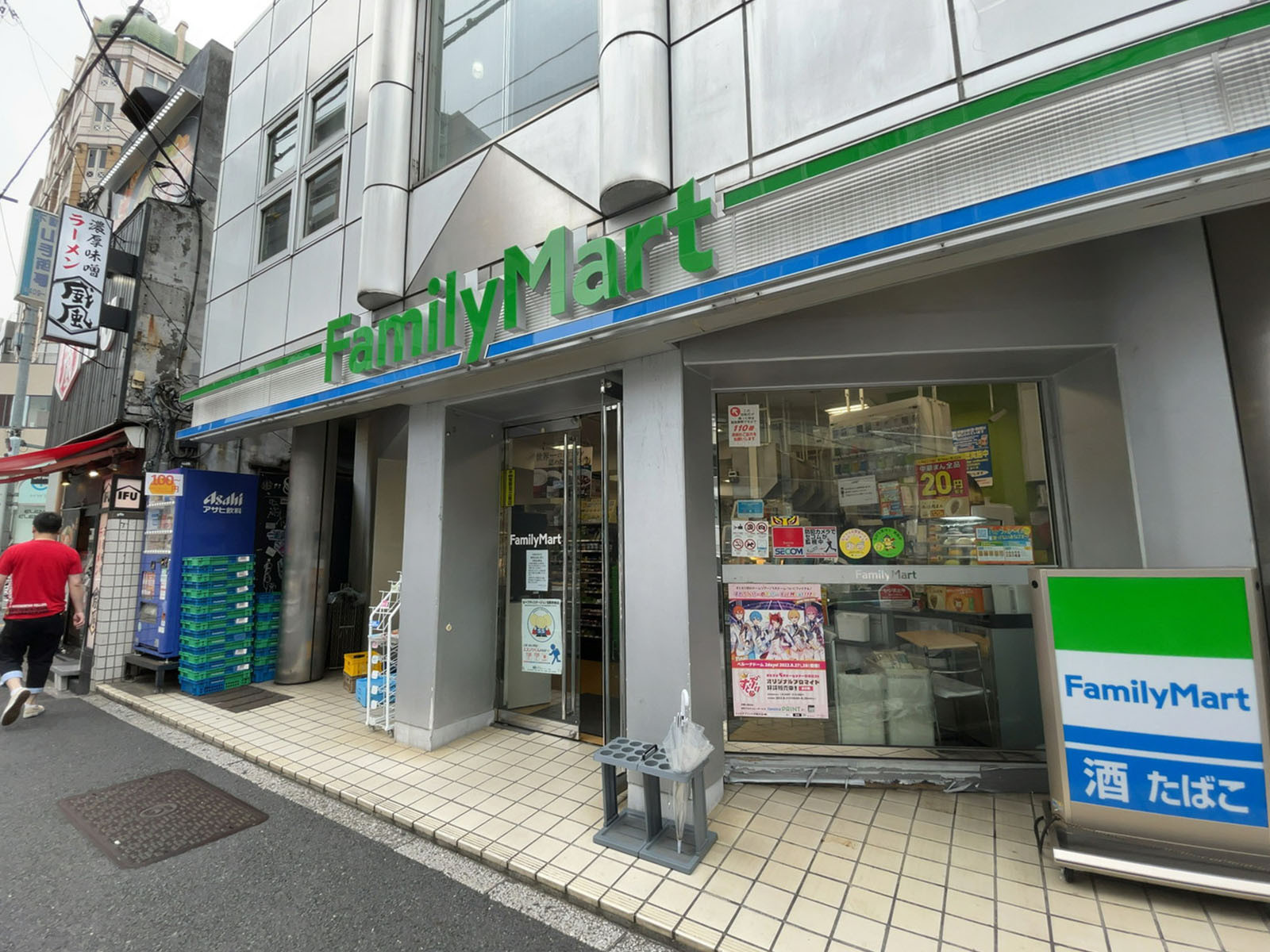 徒歩1分のファミリーマート 南青山6丁目店