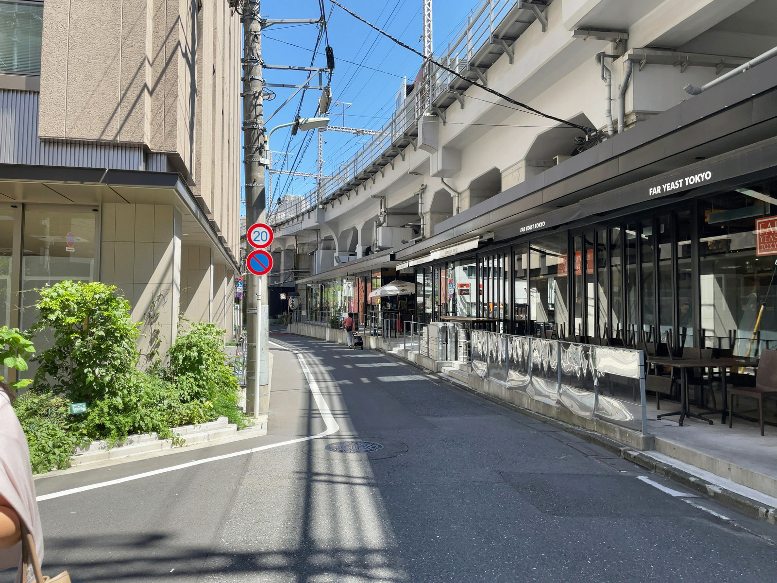 西五反田一丁目ビル前面の通り