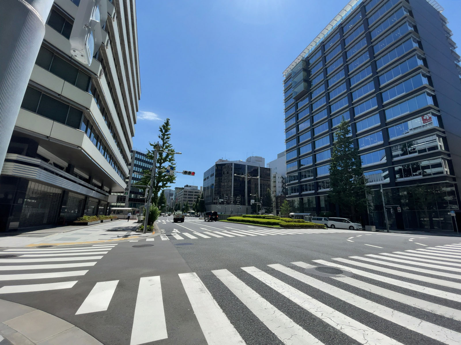 至近の八重洲通り