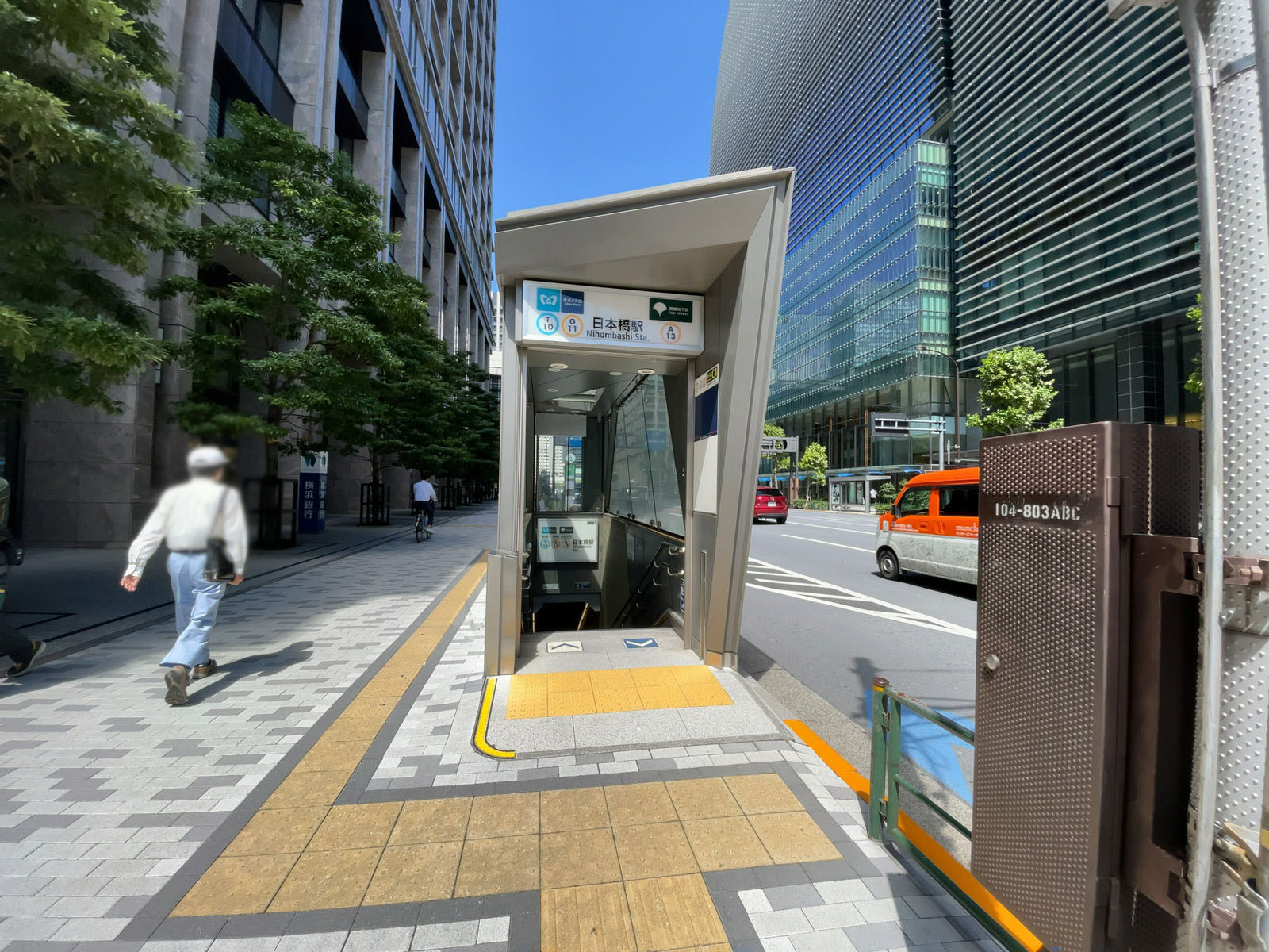 最寄りの「日本橋駅」