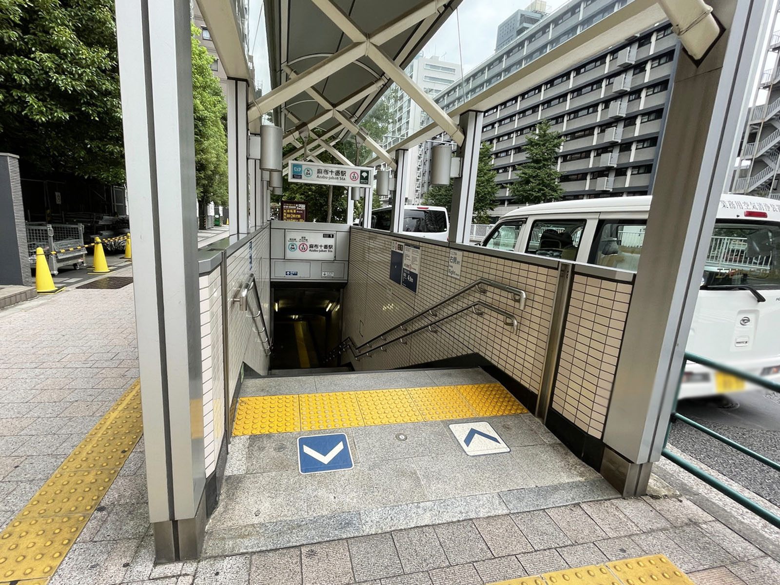 最寄りの「麻布十番駅」