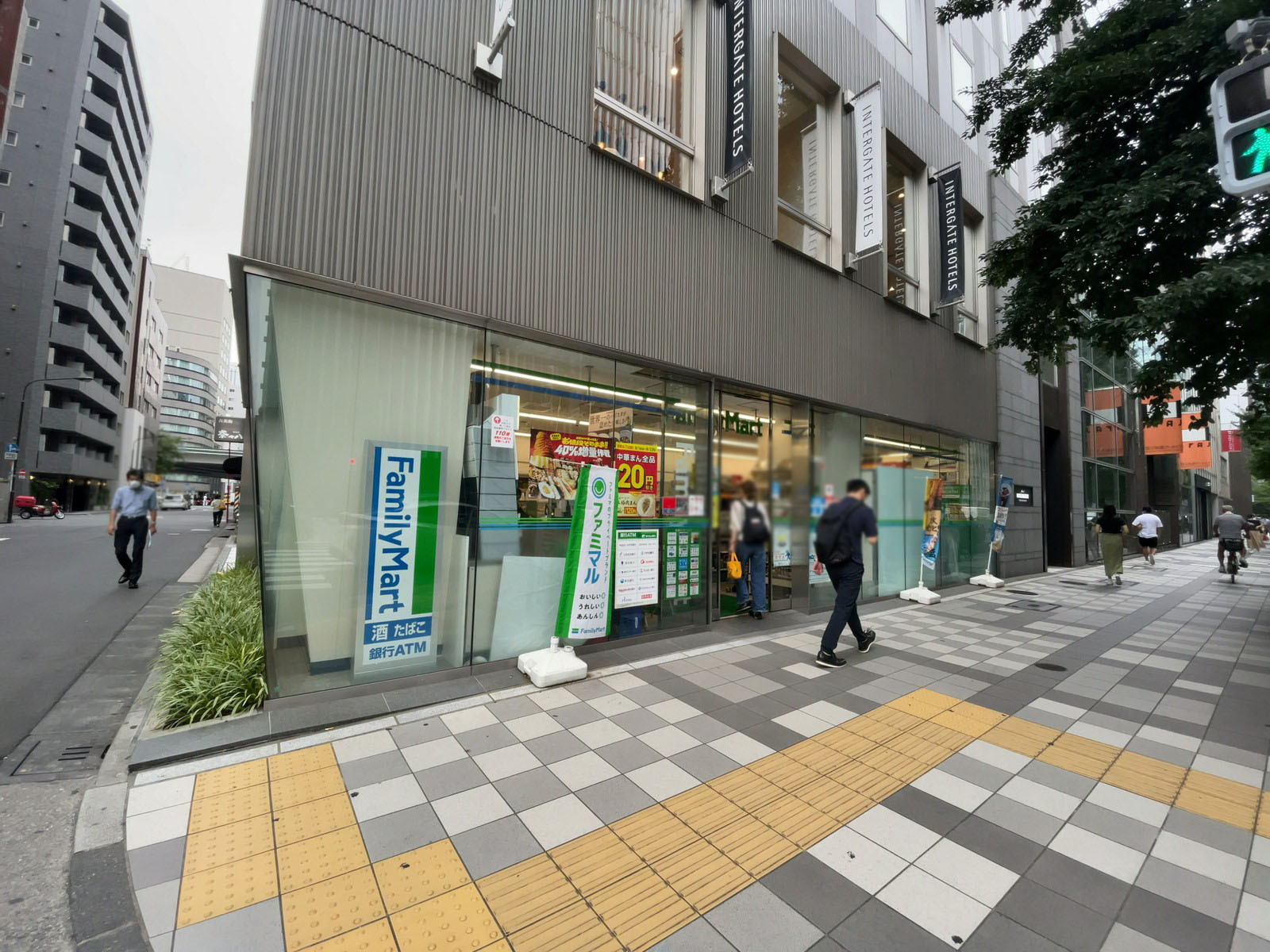 至近のファミリーマート ホテルインターゲート東京京橋店