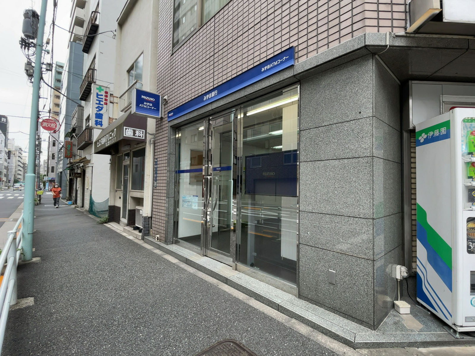 徒歩1分のみずほ銀行 入船湊出張所