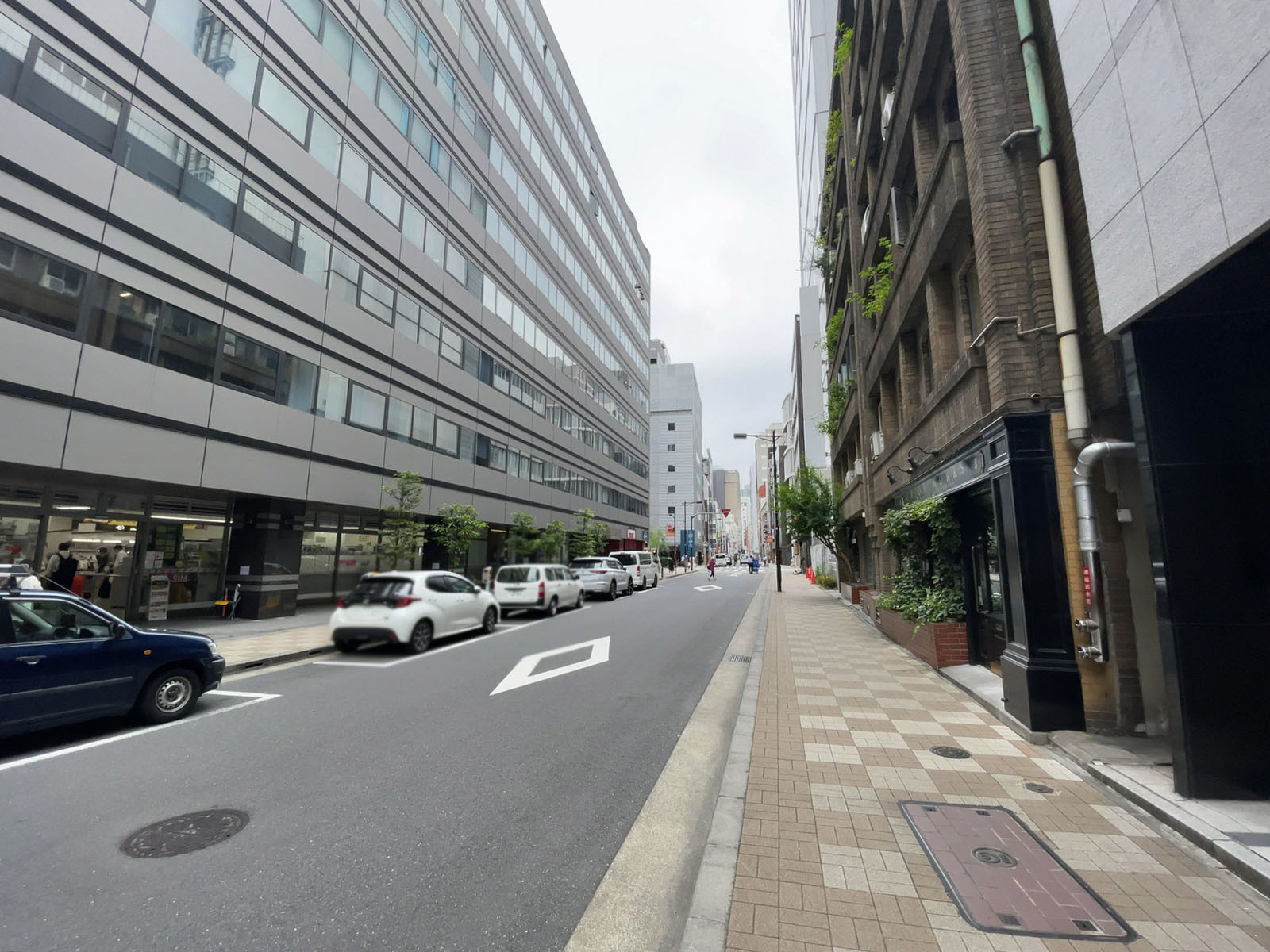 陽栄銀座第2ビル前面の通り