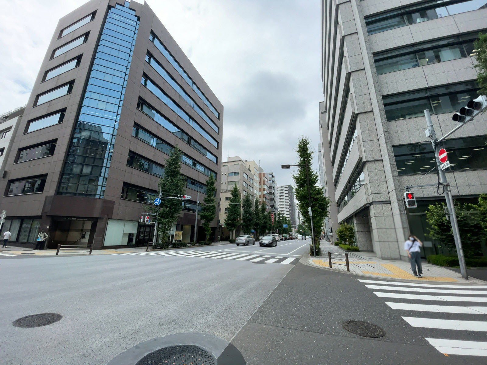 VORT八丁堀前面の通り