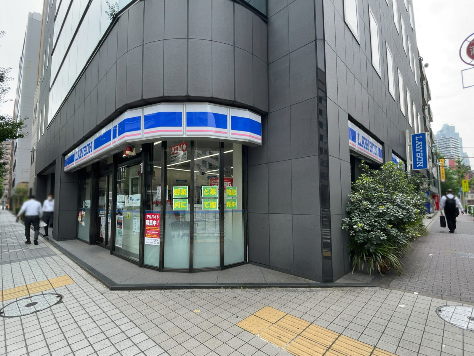徒歩1分のローソン 八丁堀四丁目店