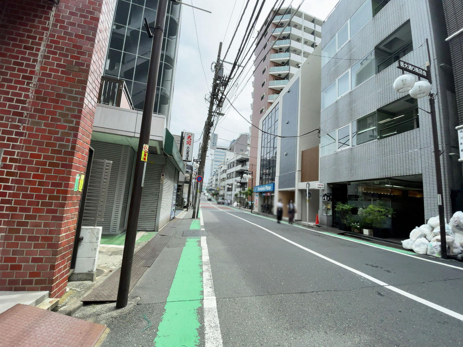 NISSEI SHINJUKU Bldg前面の通り