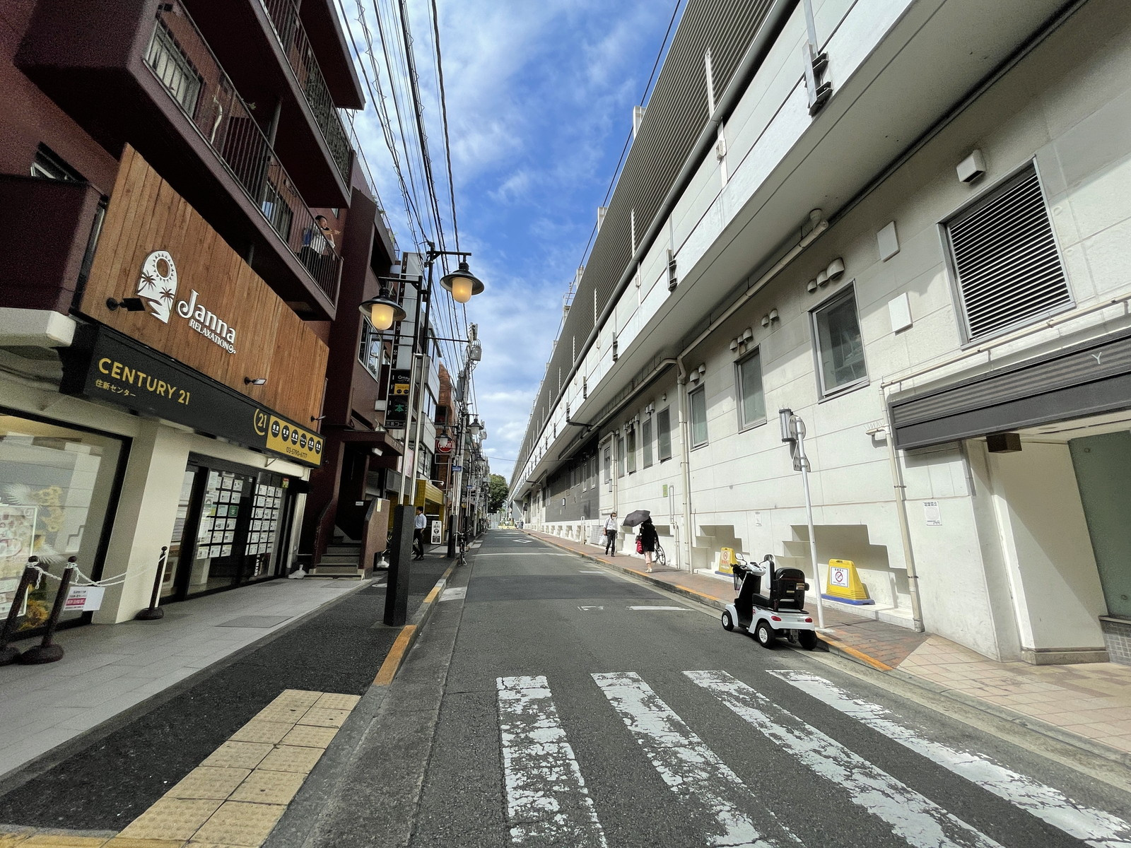 第二小林ビル前面の通り