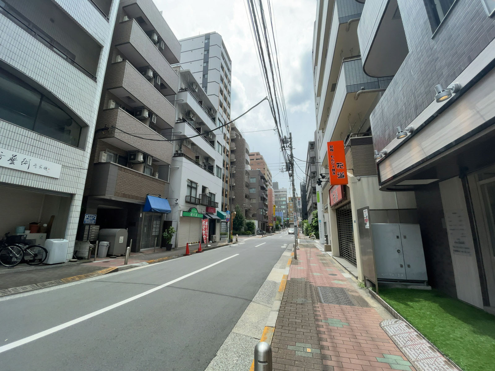 亀田ビル前面の通り
