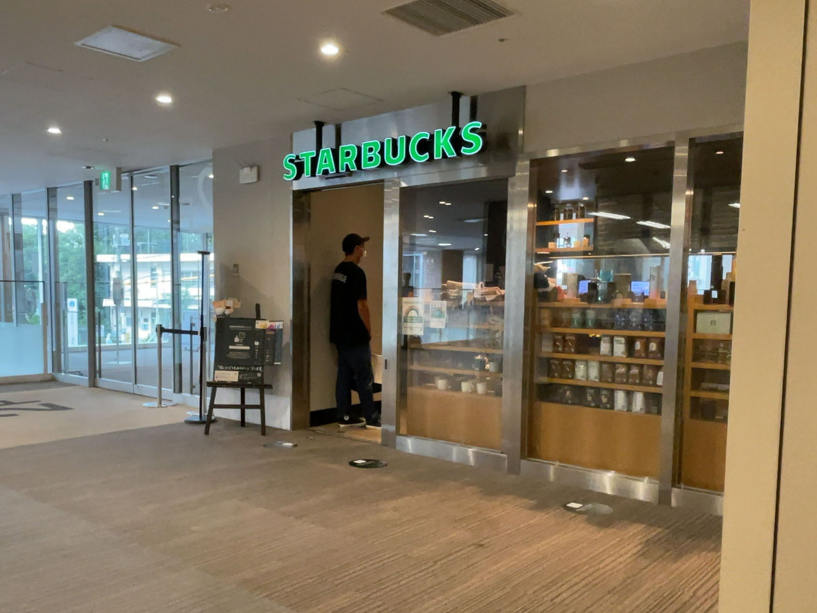 徒歩3分のスターバックス コーヒー日本医科大学付属病院店