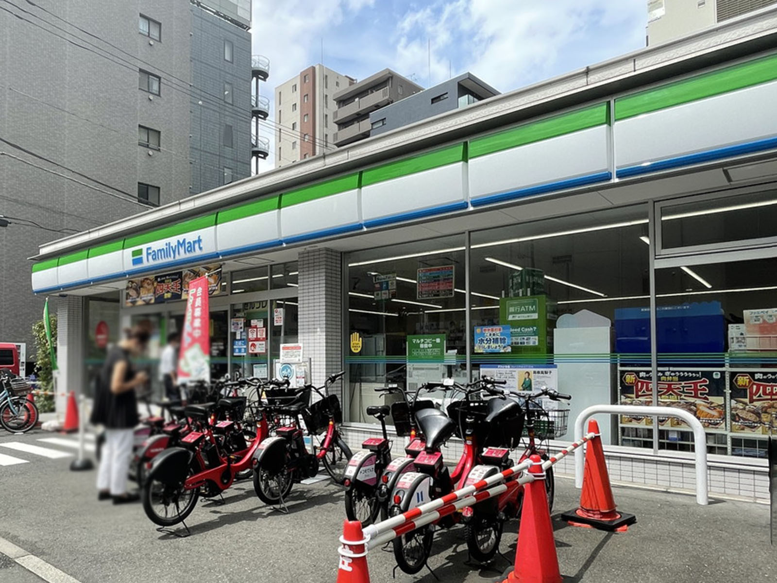 徒歩1分のファミリーマート 堀留町二丁目店