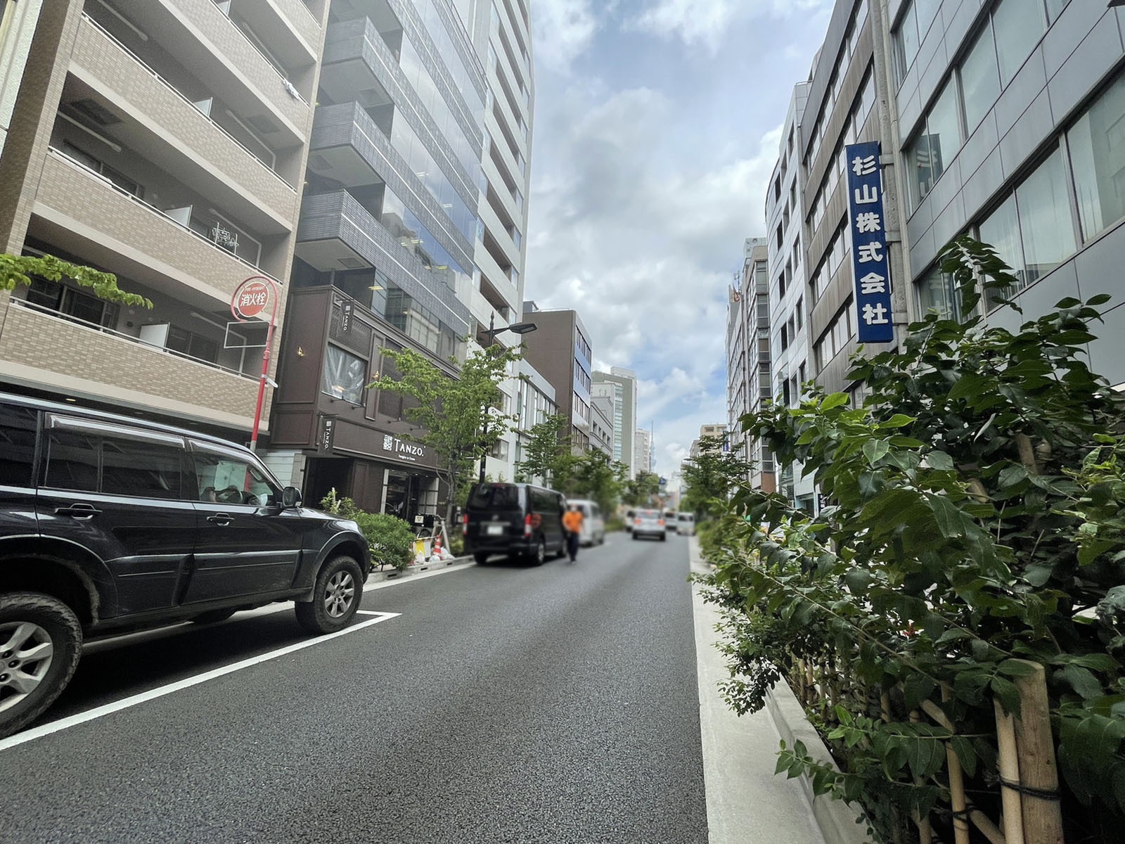 杉山ビル前面道路