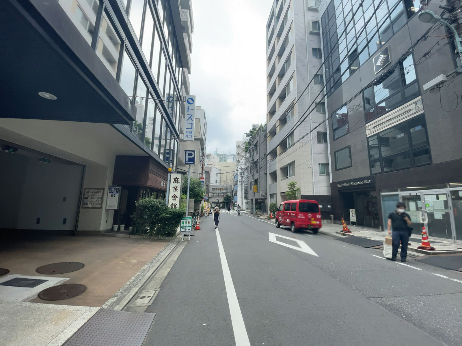 麻業会館前面の通り
