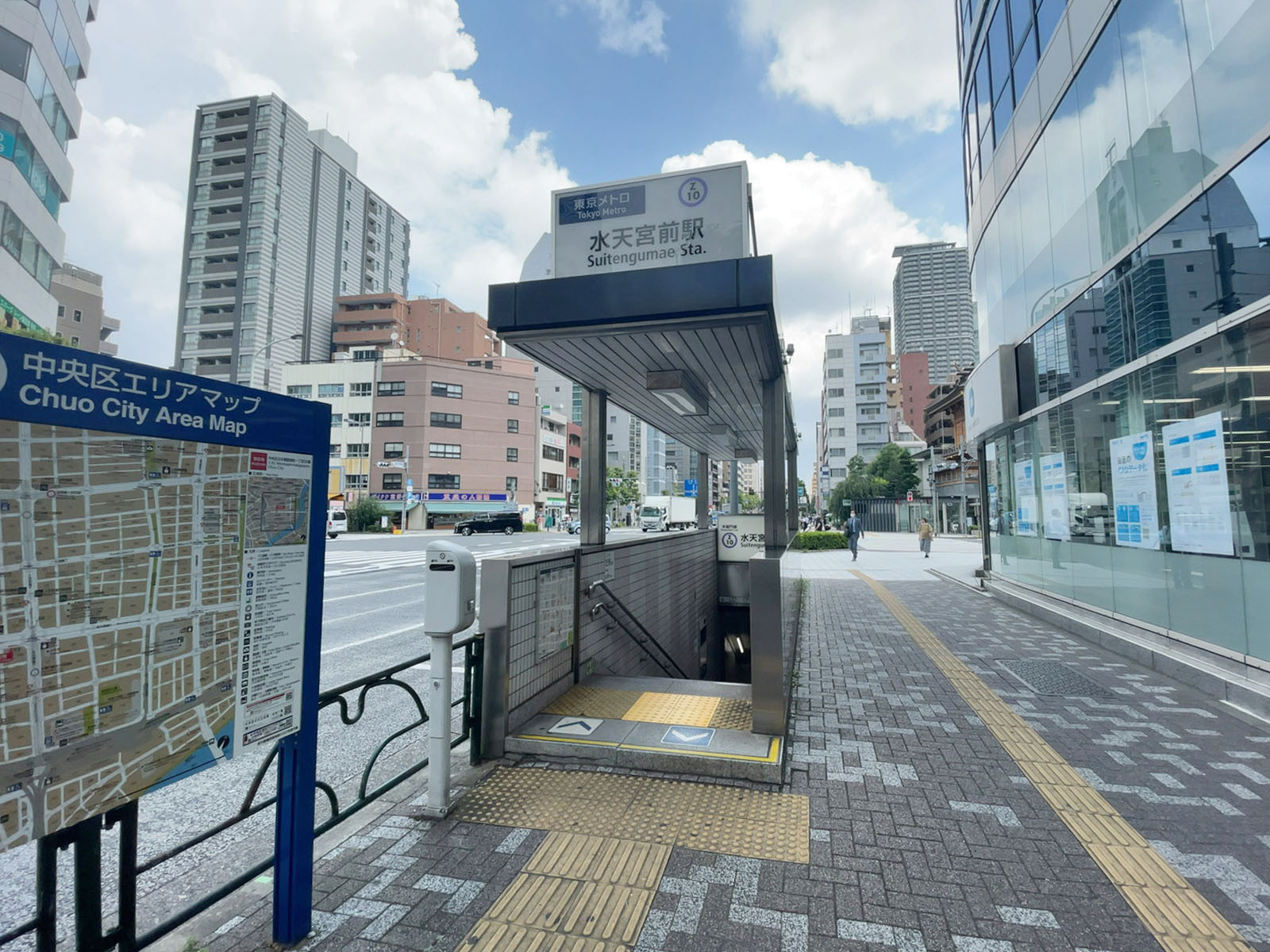 最寄りの「水天宮前駅」