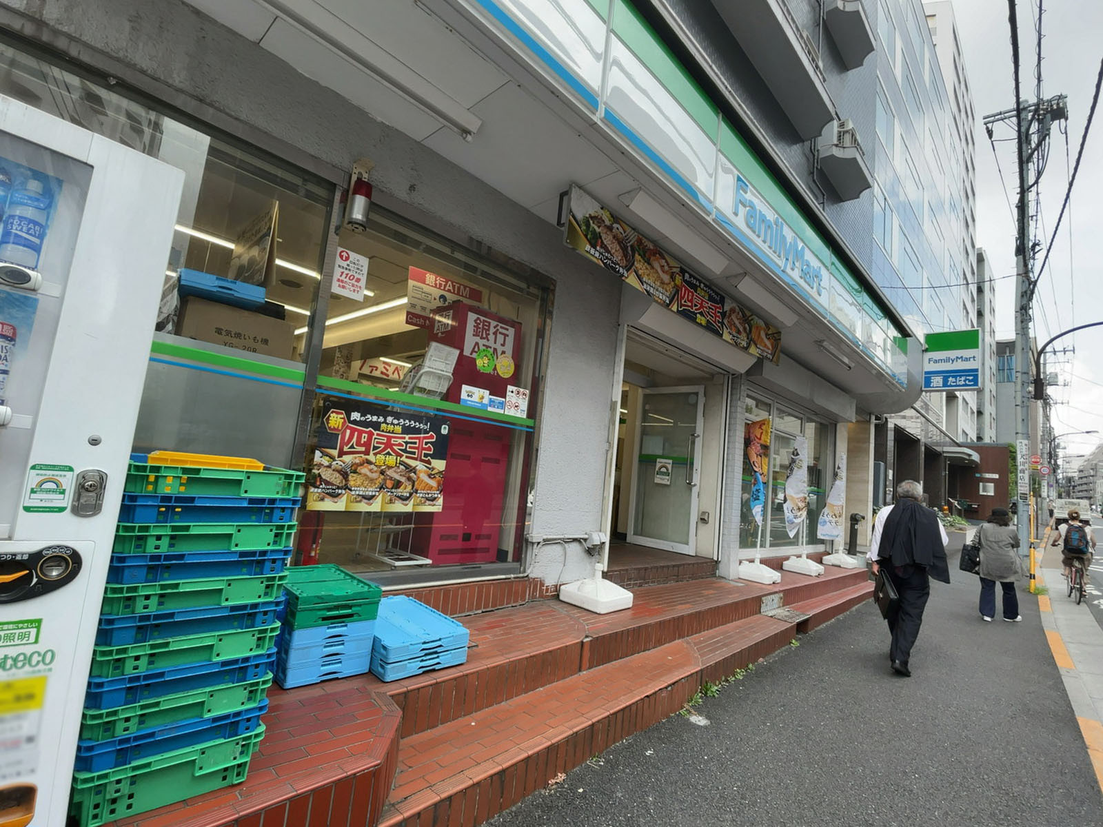 徒歩2分のファミリーマート市谷田町店