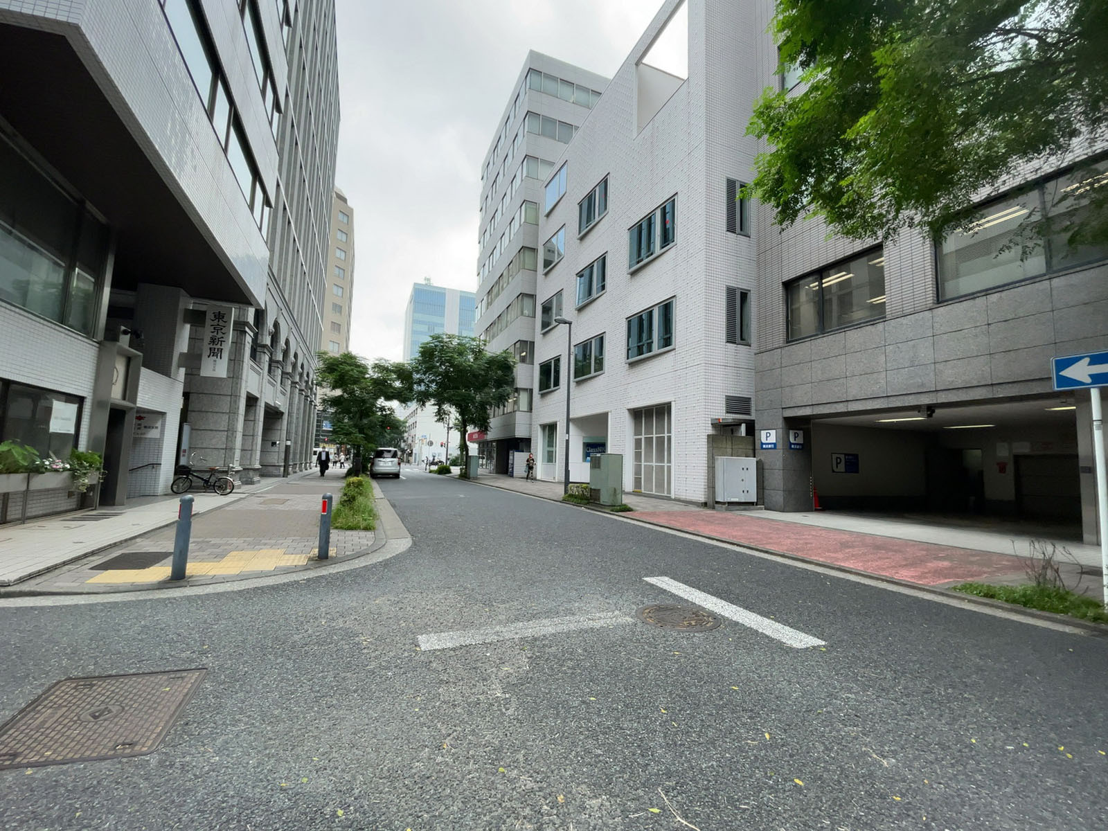 ナインティー横浜ビル前面道路