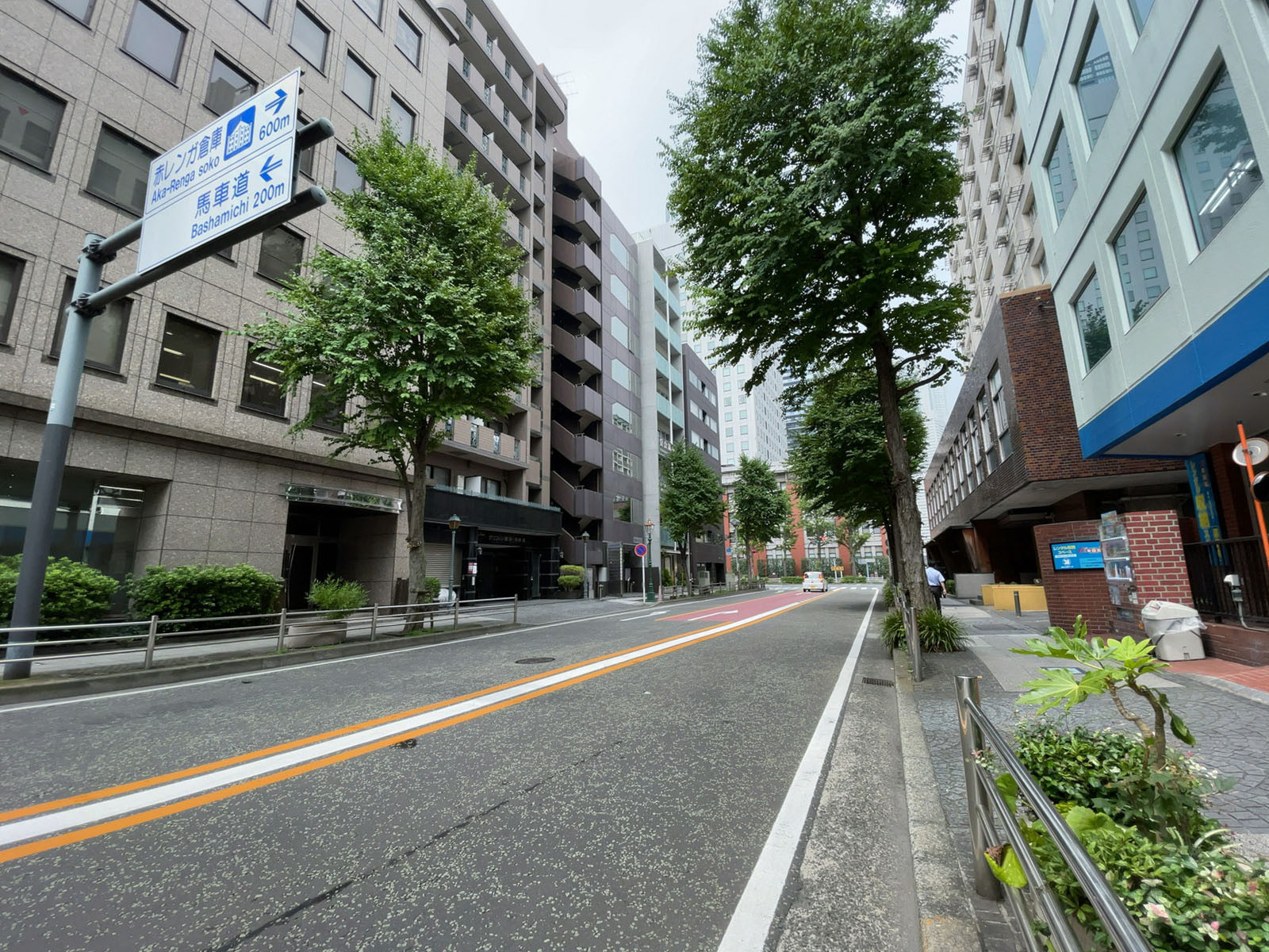 マリンビル前面道路