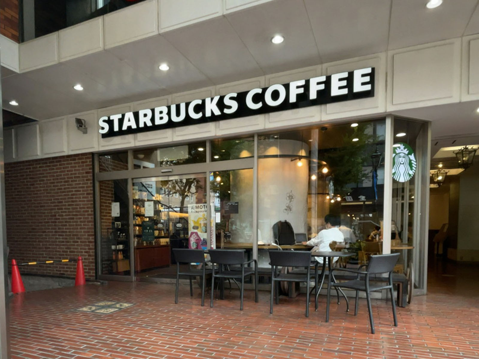 徒歩1分のスターバックスコーヒー関内馬車道店
