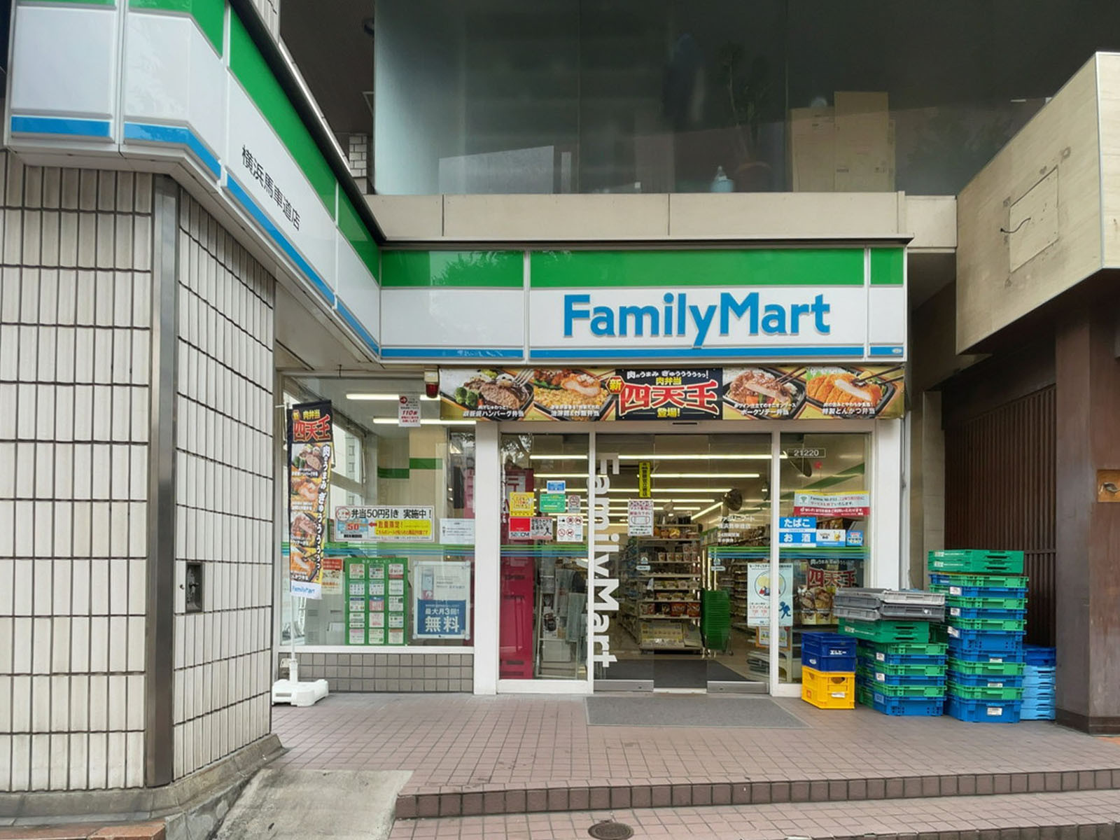 近くのファミリーマート横浜馬車道店