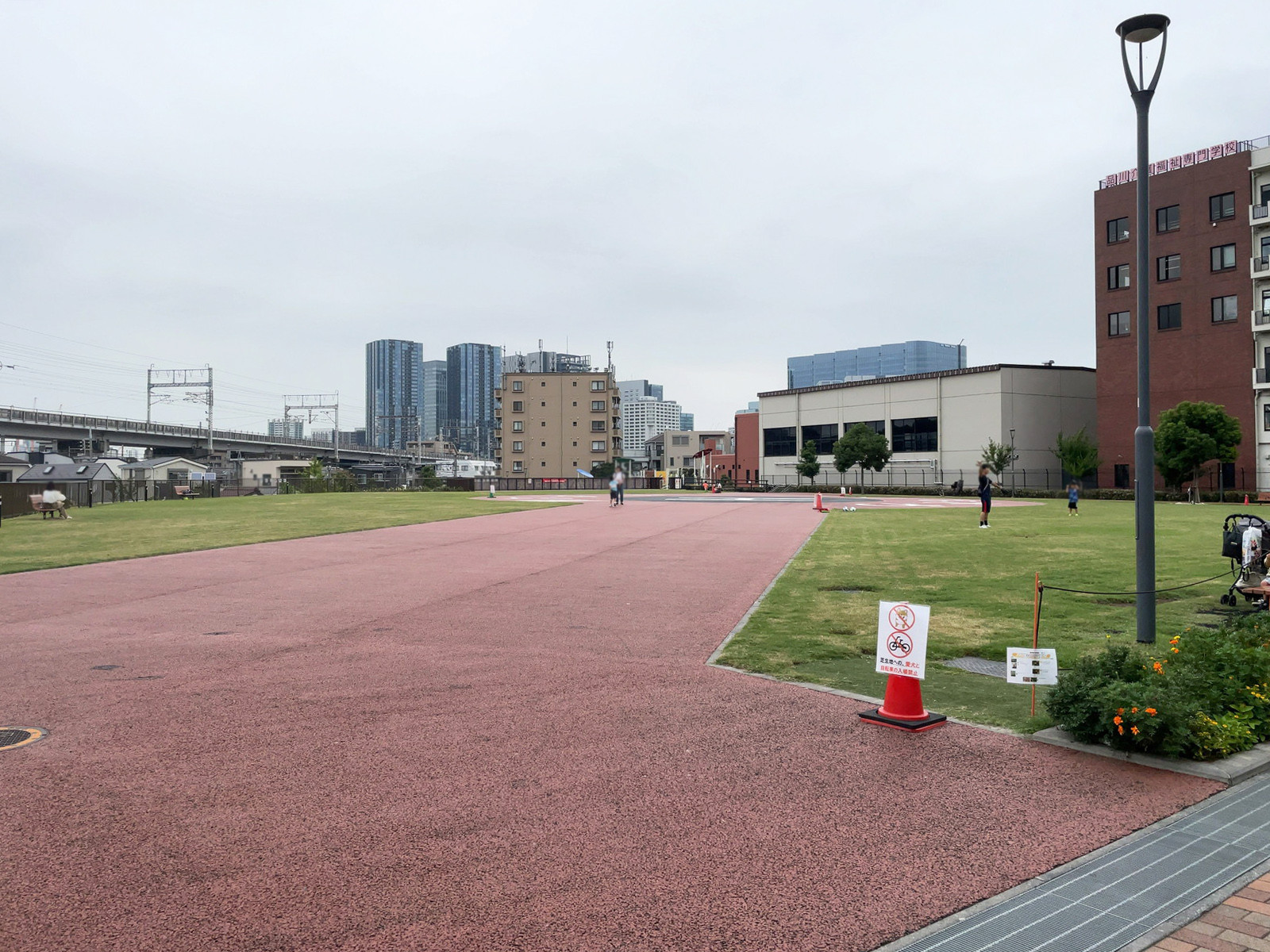 向かいのしながわ中央公園
