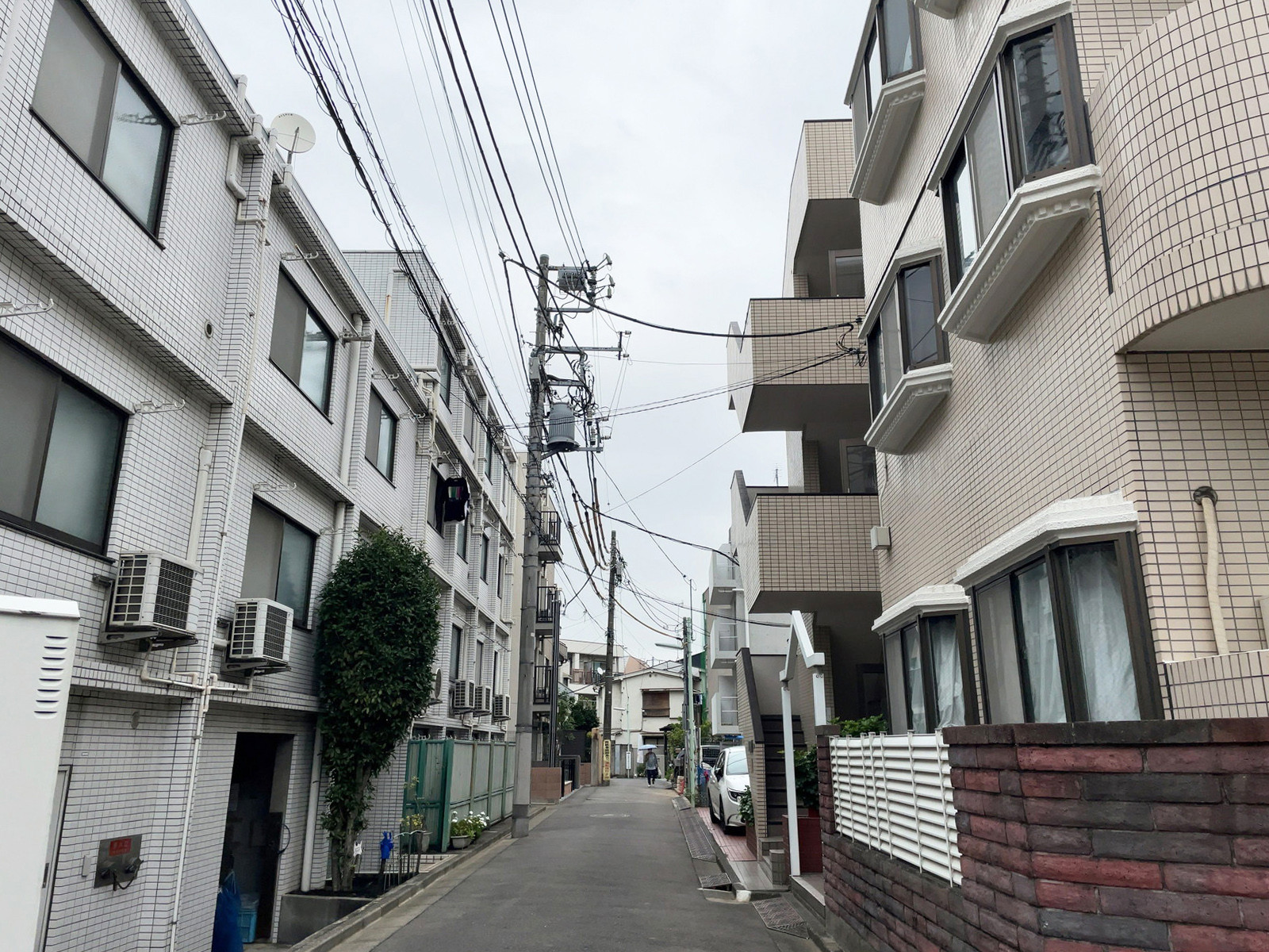 周辺は住宅街