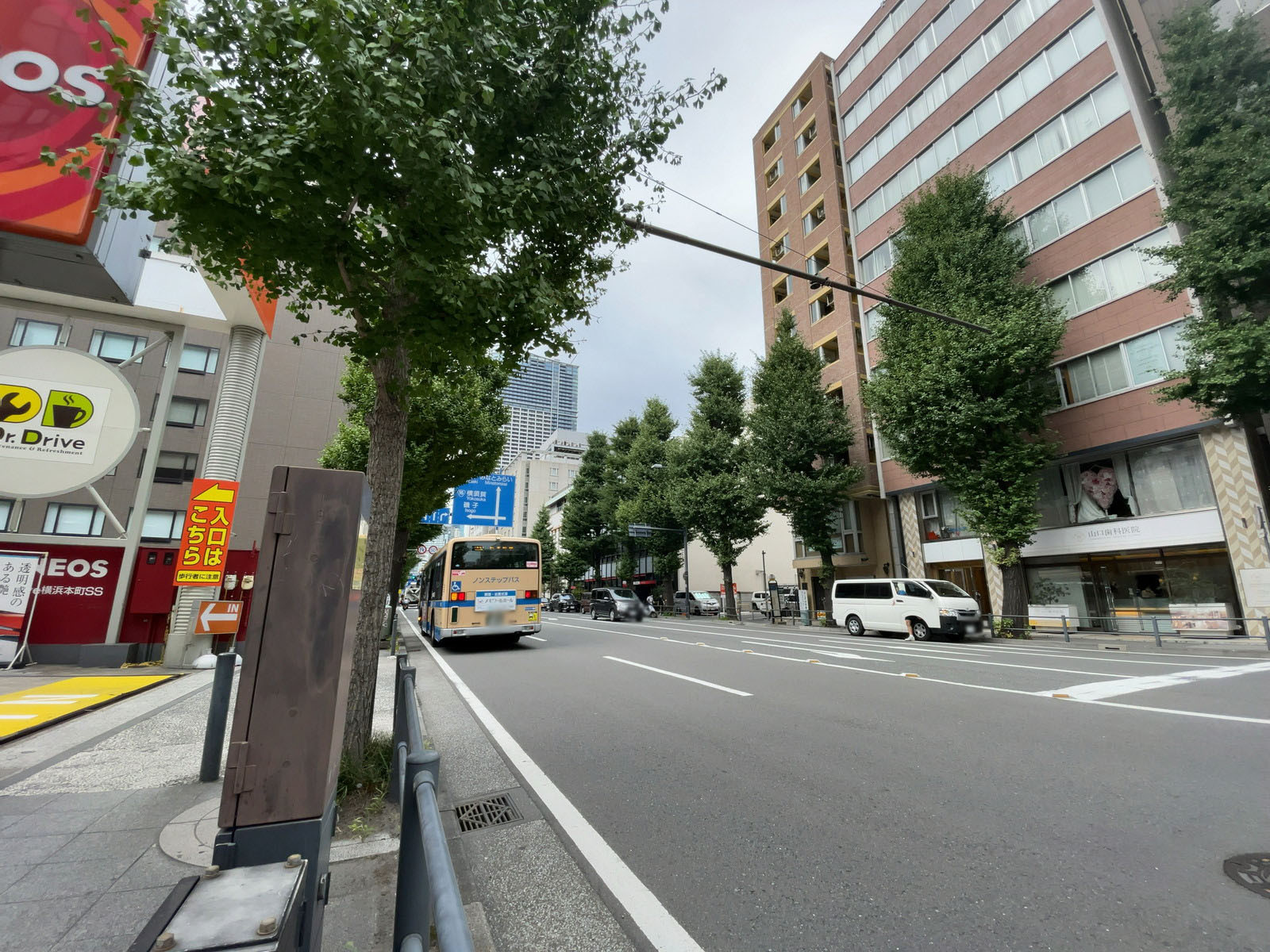ニュー本町ビル前面の通り