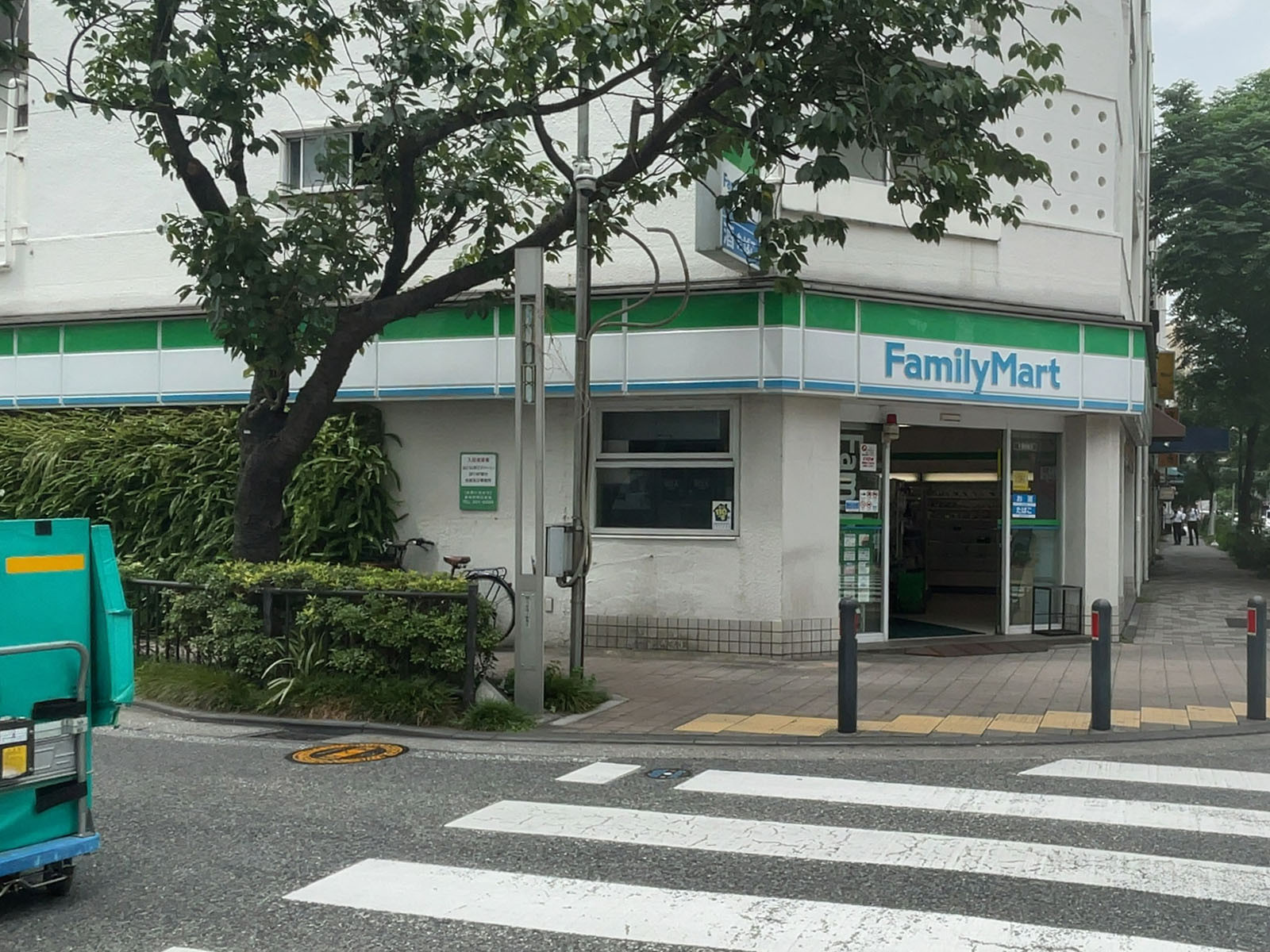 徒歩2分のファミリーマート関内弁天通り店