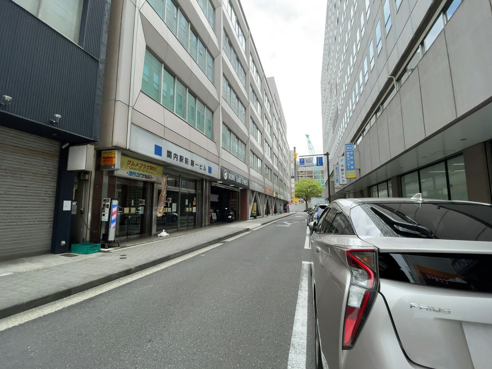 AQUAビル関内前面道路