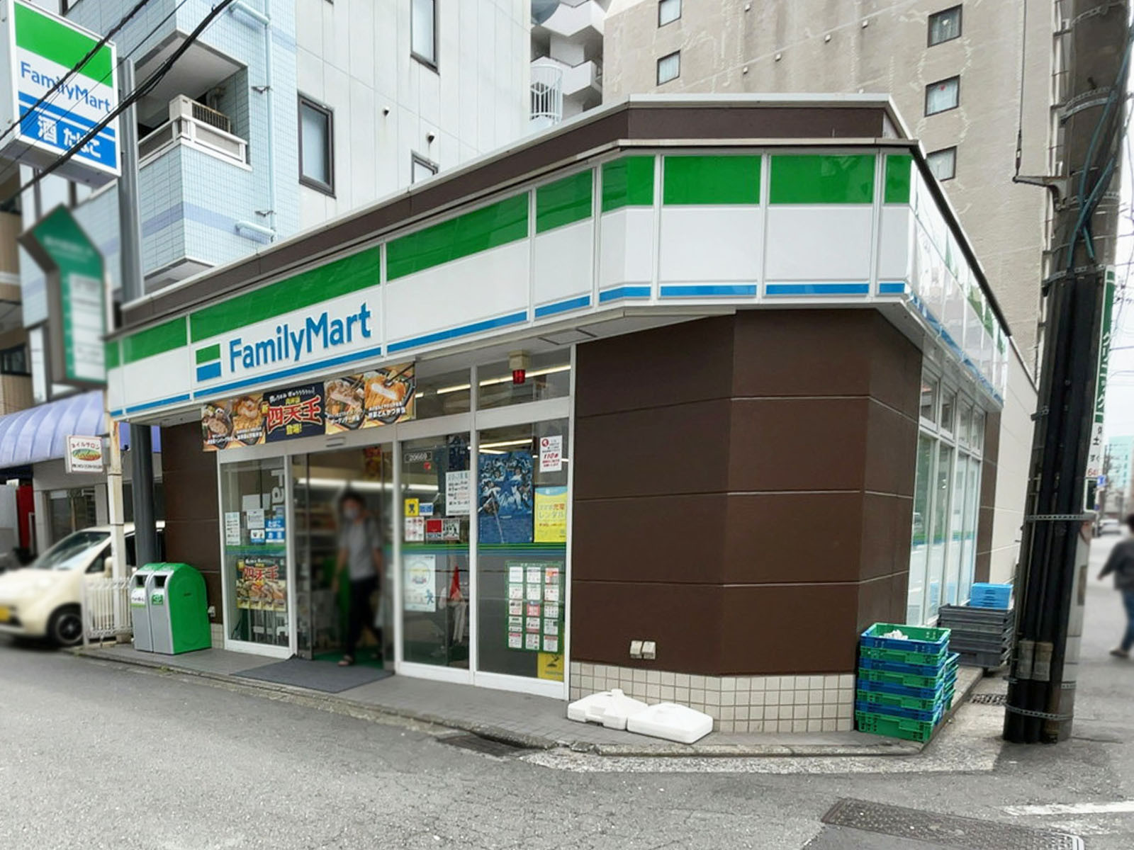 徒歩2分のファミリーマート横浜不老町店