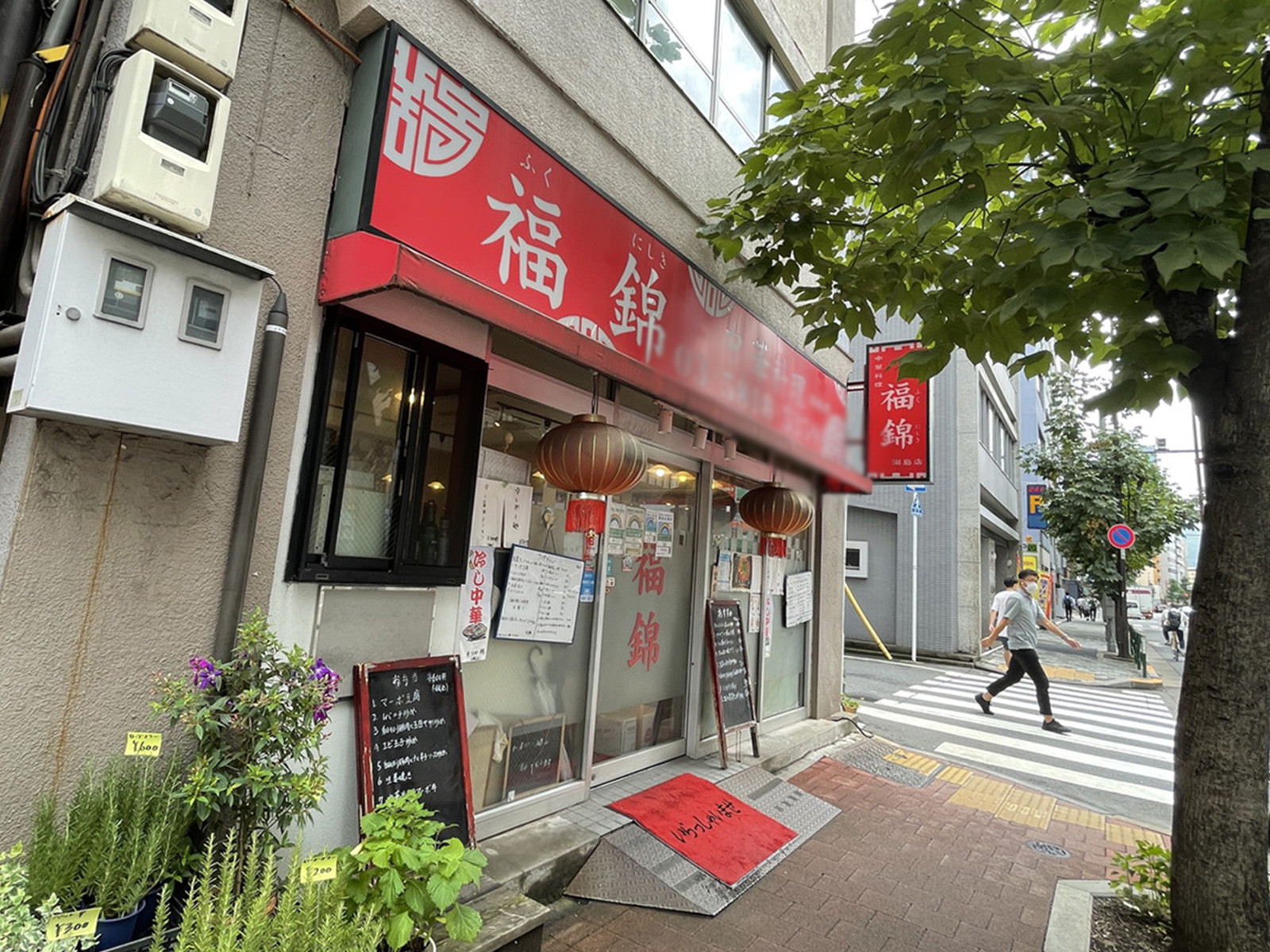 周辺には飲食店が点在