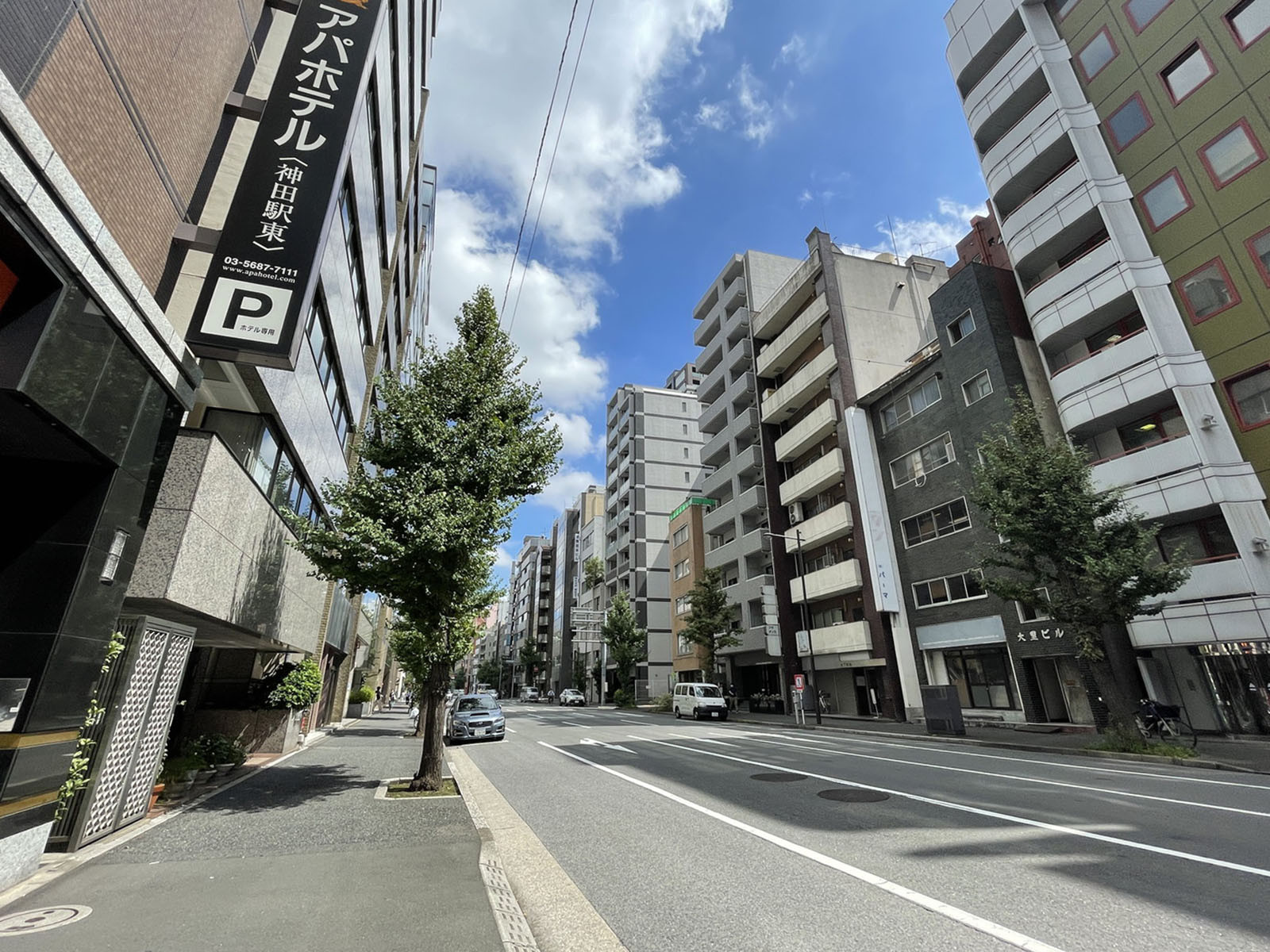 日伸ビル前面の通り