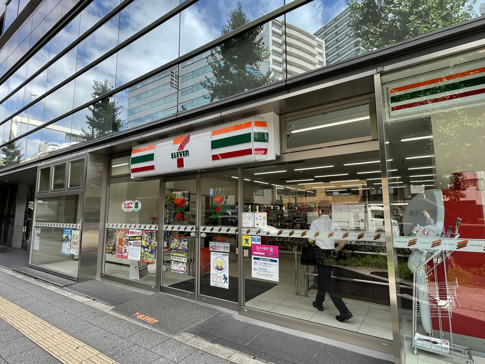 徒歩2分のセブンイレブン千代田岩本町3丁目店