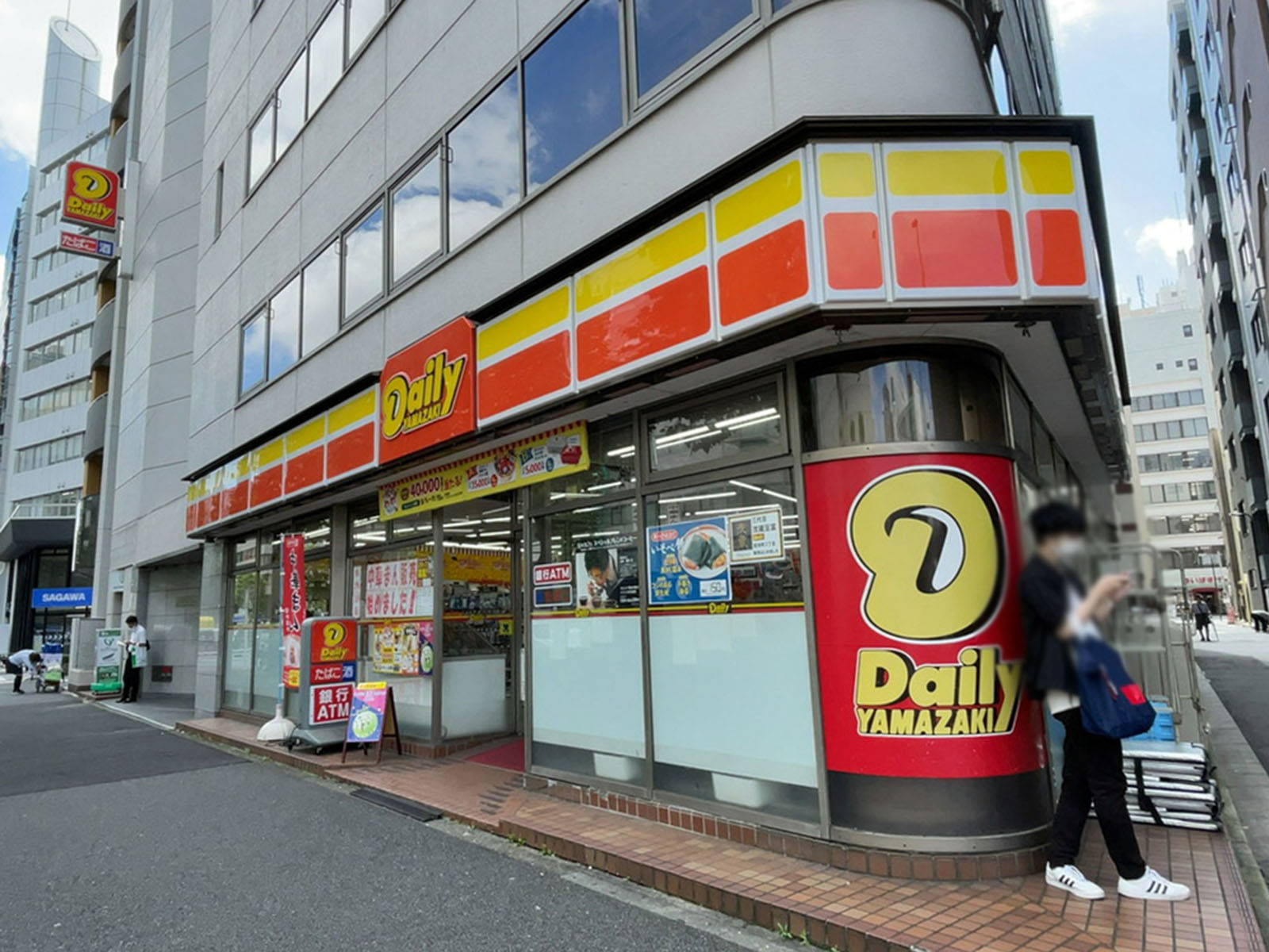 徒歩2分のデイリーヤマザキ岩本町3丁目店